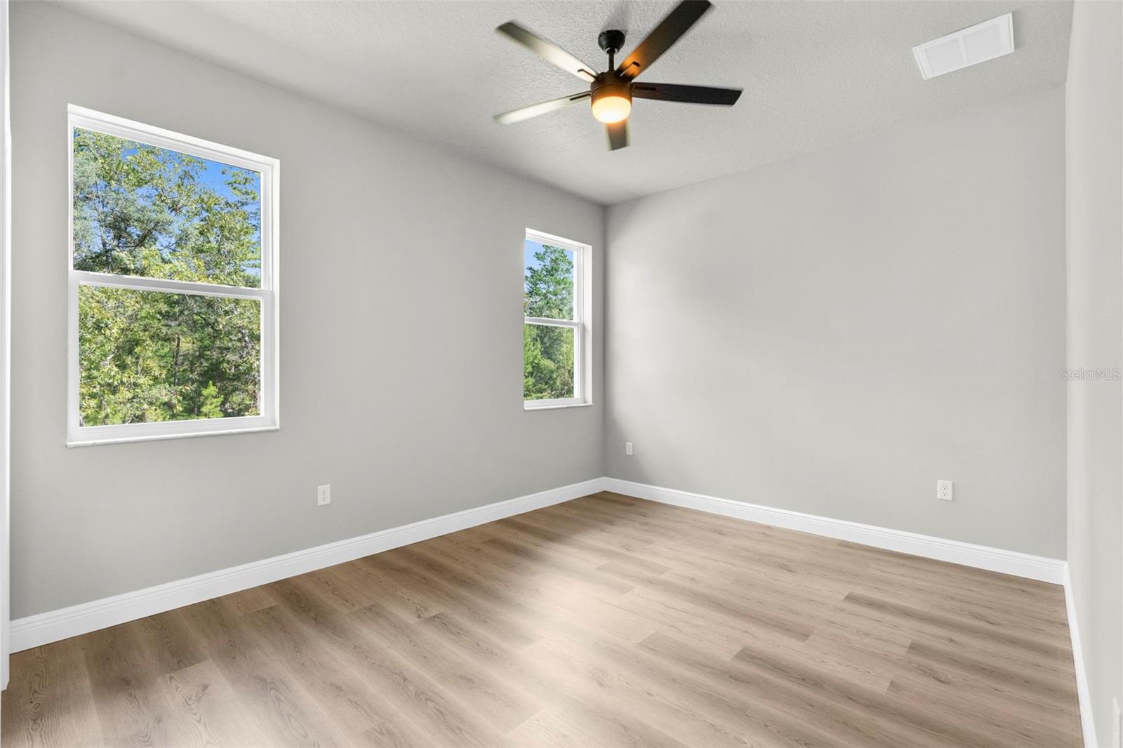 Listing photo id 28 for 3 Lupine Street