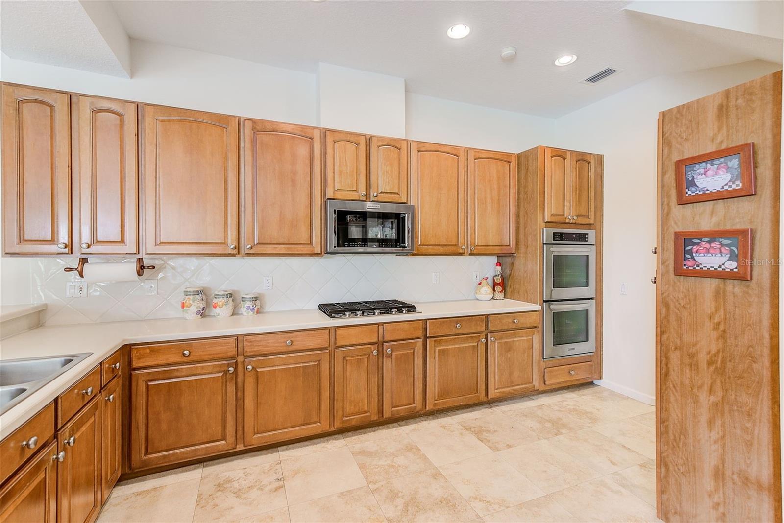 Image 16 of 82 For 7714 Aralia Way