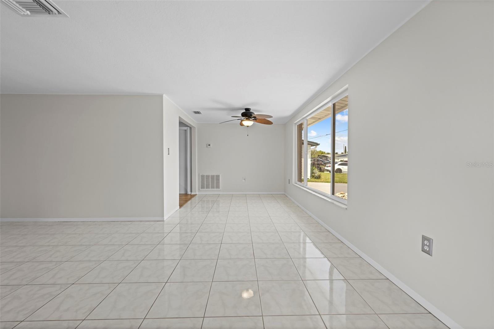 Image 11 of 75 For 12629 2nd Isle