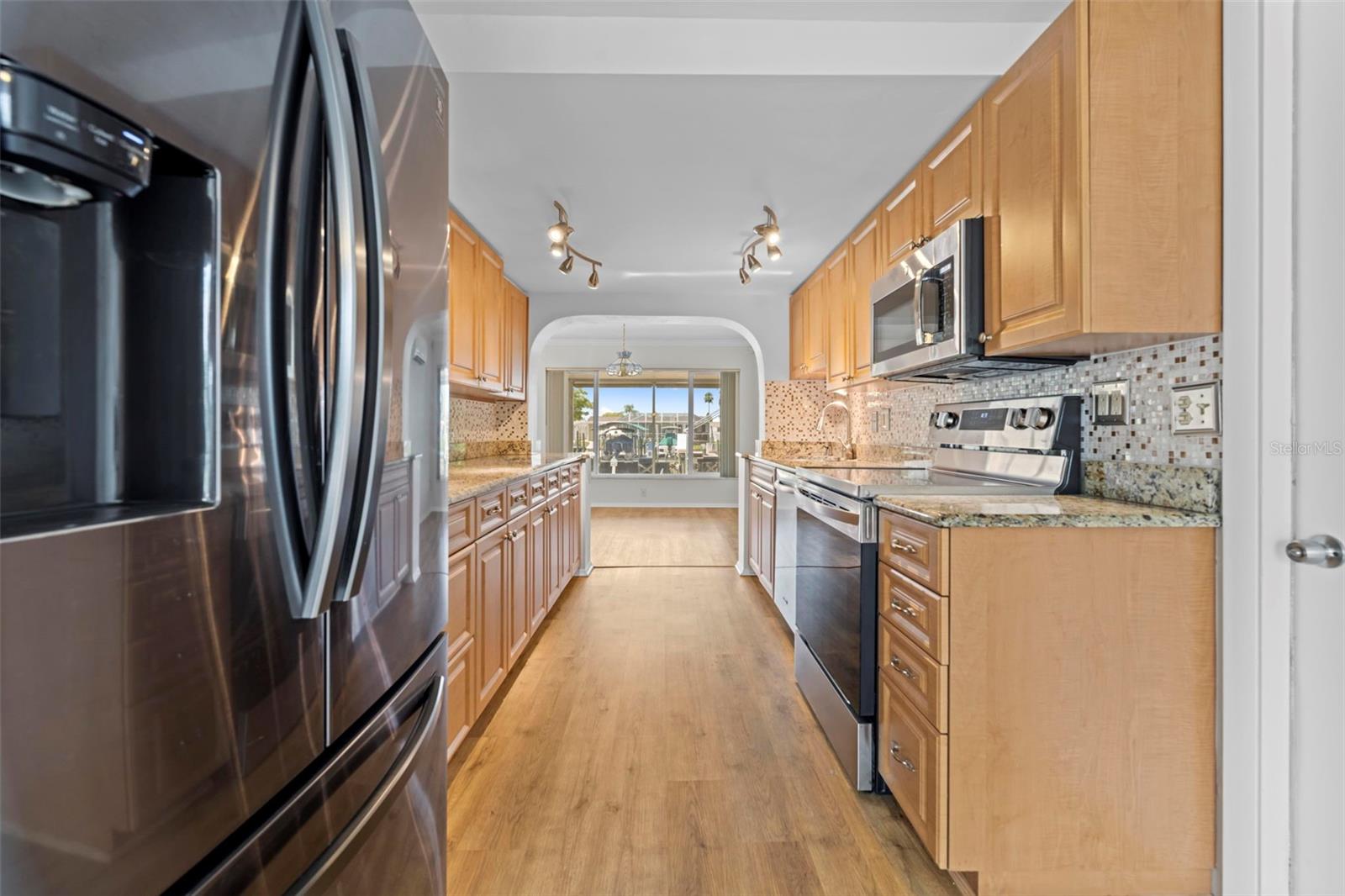 Image 18 of 75 For 12629 2nd Isle