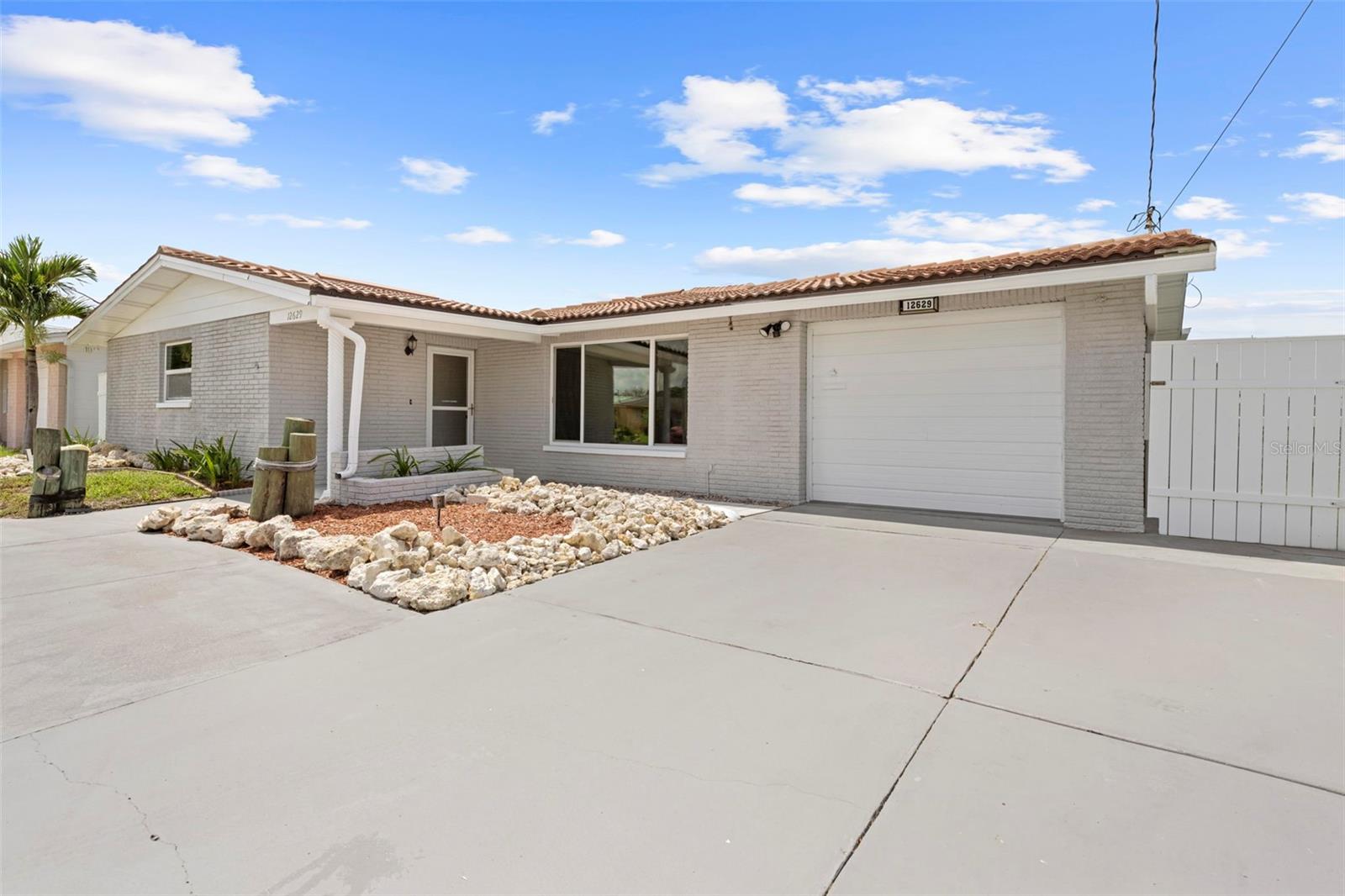 Image 4 of 75 For 12629 2nd Isle