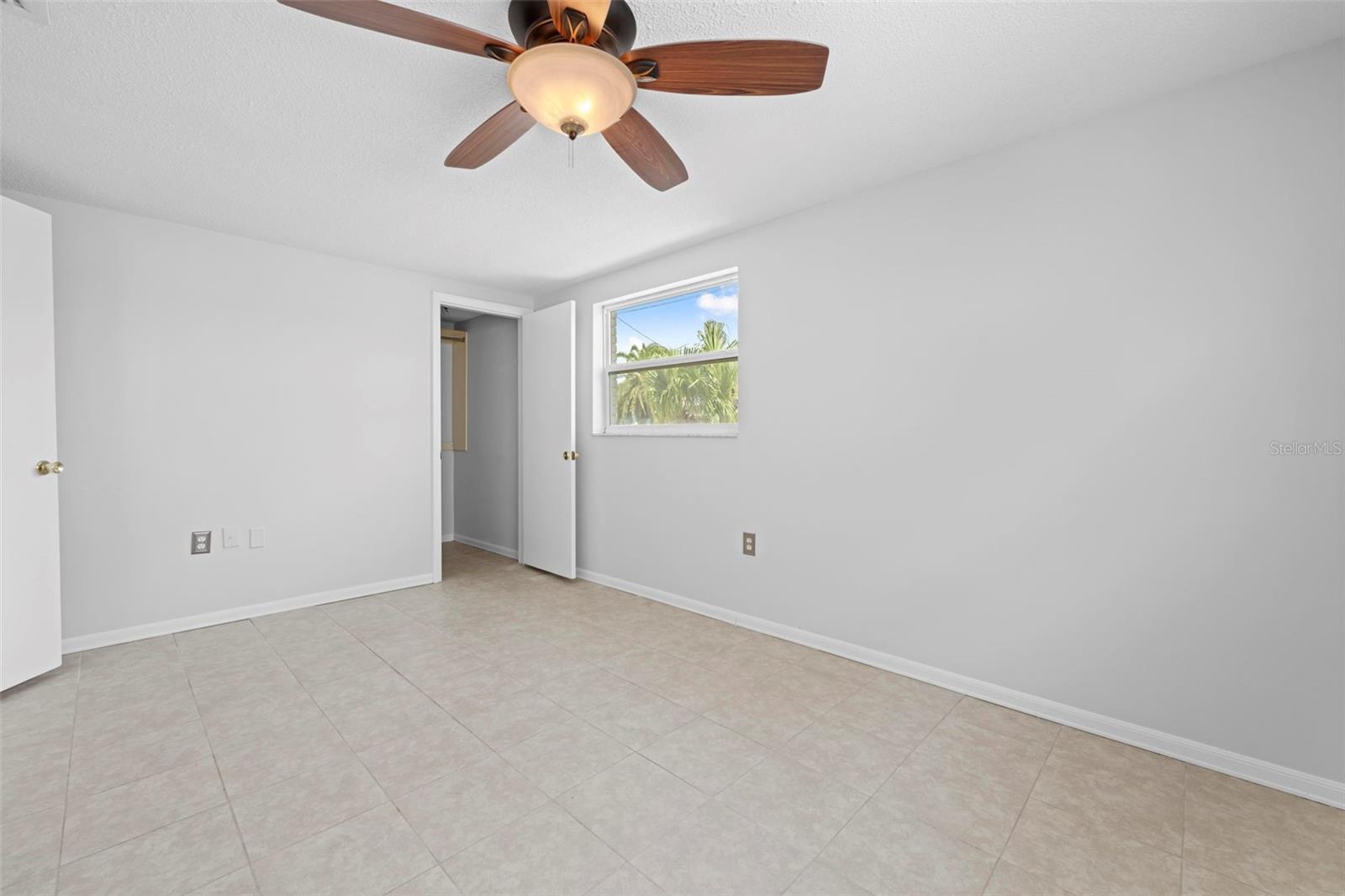 Image 50 of 75 For 12629 2nd Isle