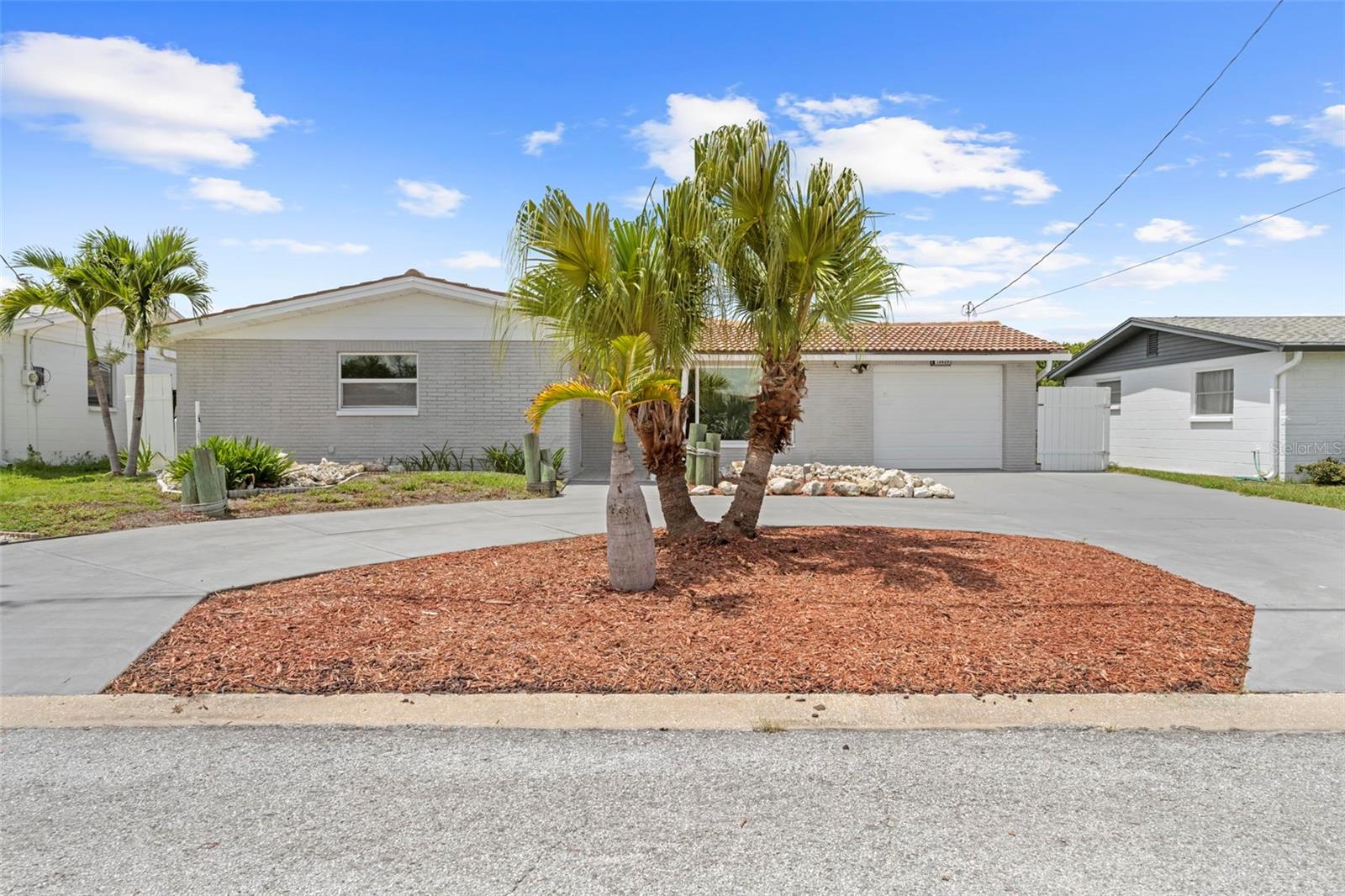 Image 6 of 75 For 12629 2nd Isle