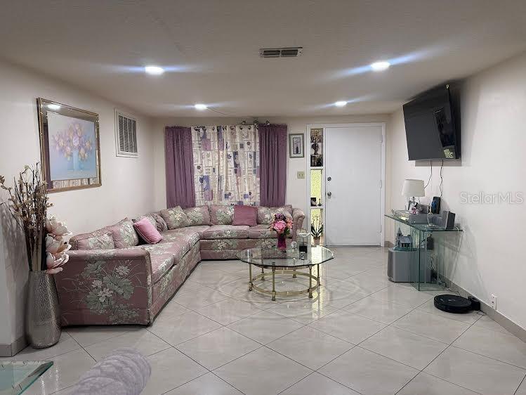 Image 6 of 13 For 2122 Shannon Drive