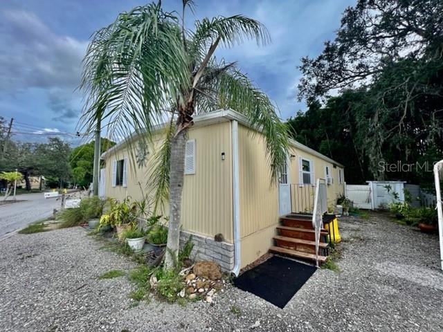 Image 4 of 56 For 1216 Live Oak Parkway