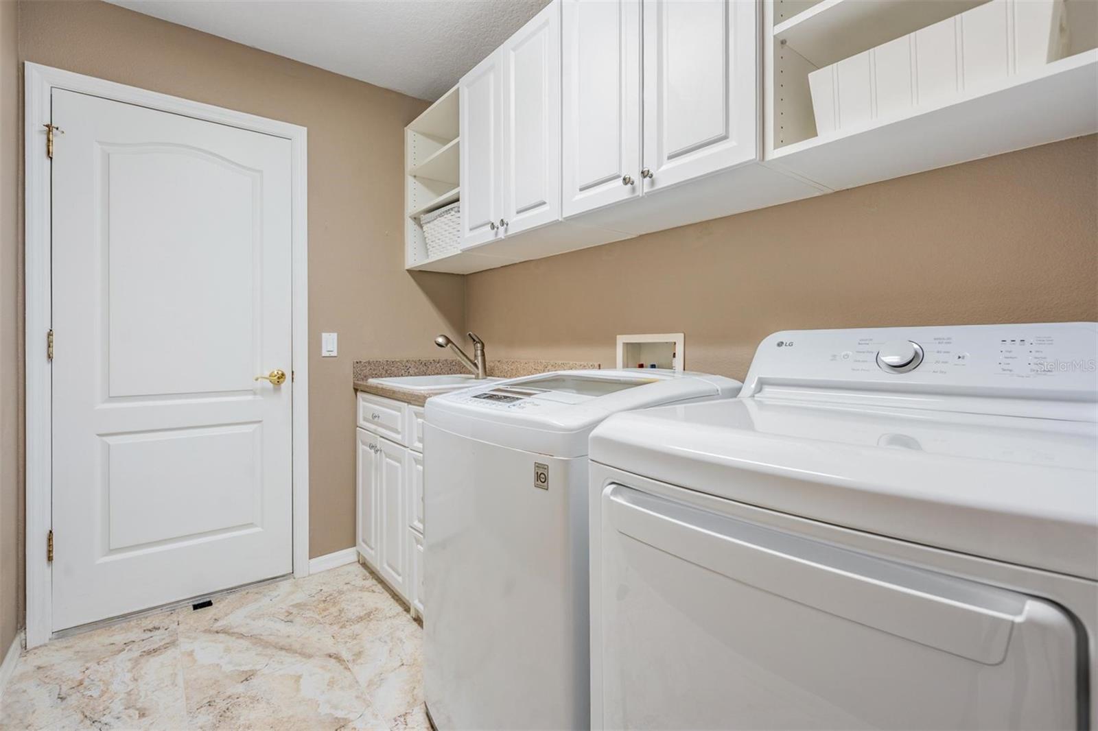 Listing photo id 25 for 1634 Winding Willow Drive