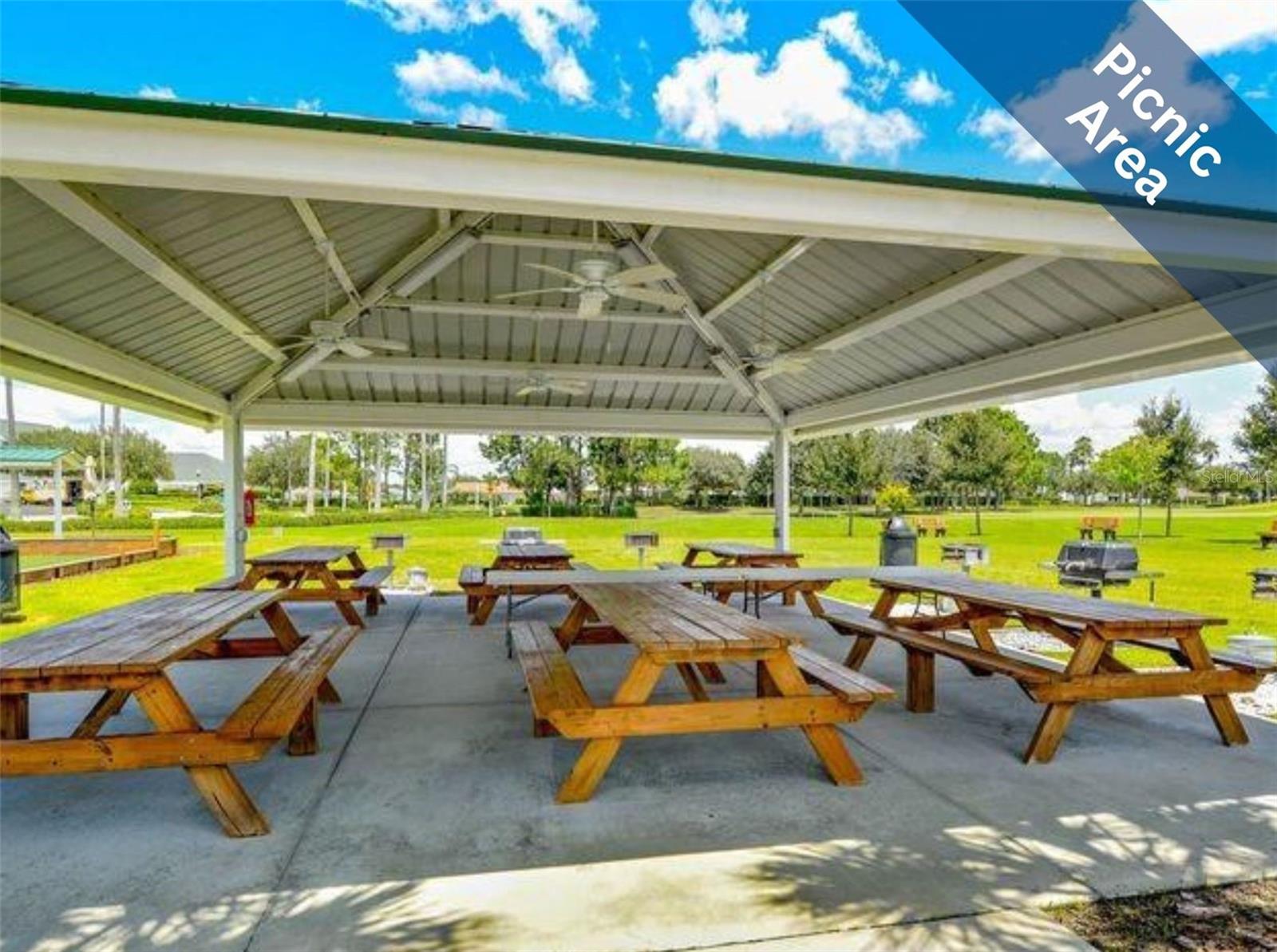 Listing photo id 44 for 1634 Winding Willow Drive