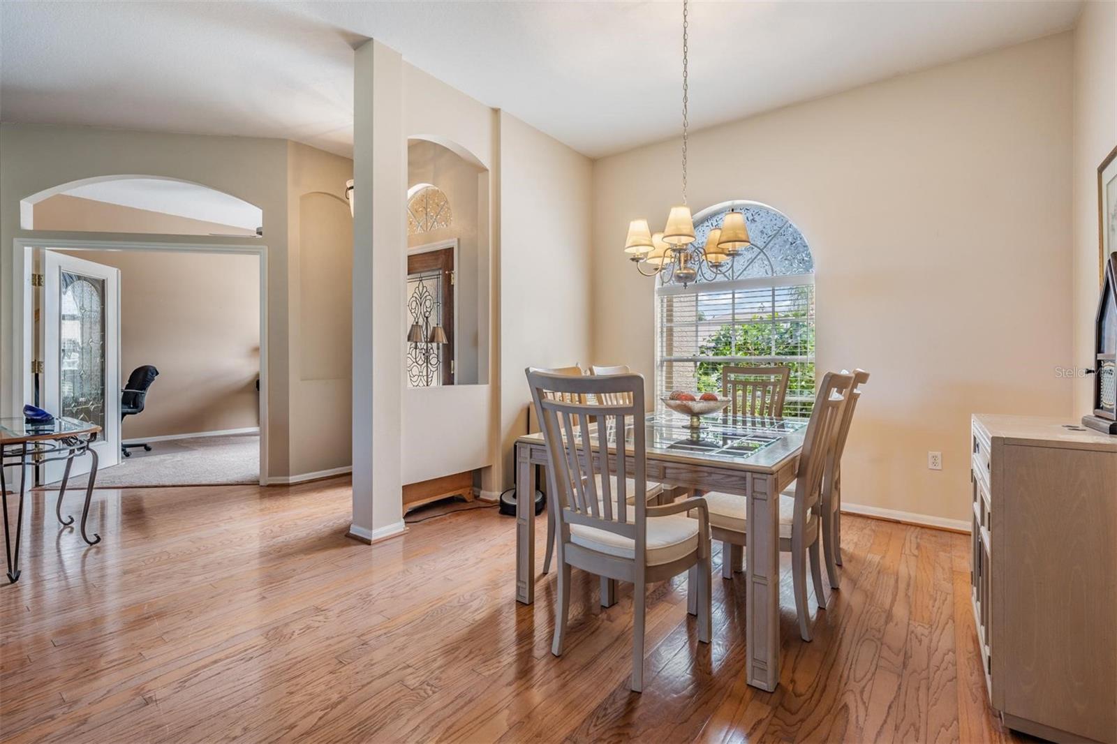 Listing photo id 5 for 1634 Winding Willow Drive
