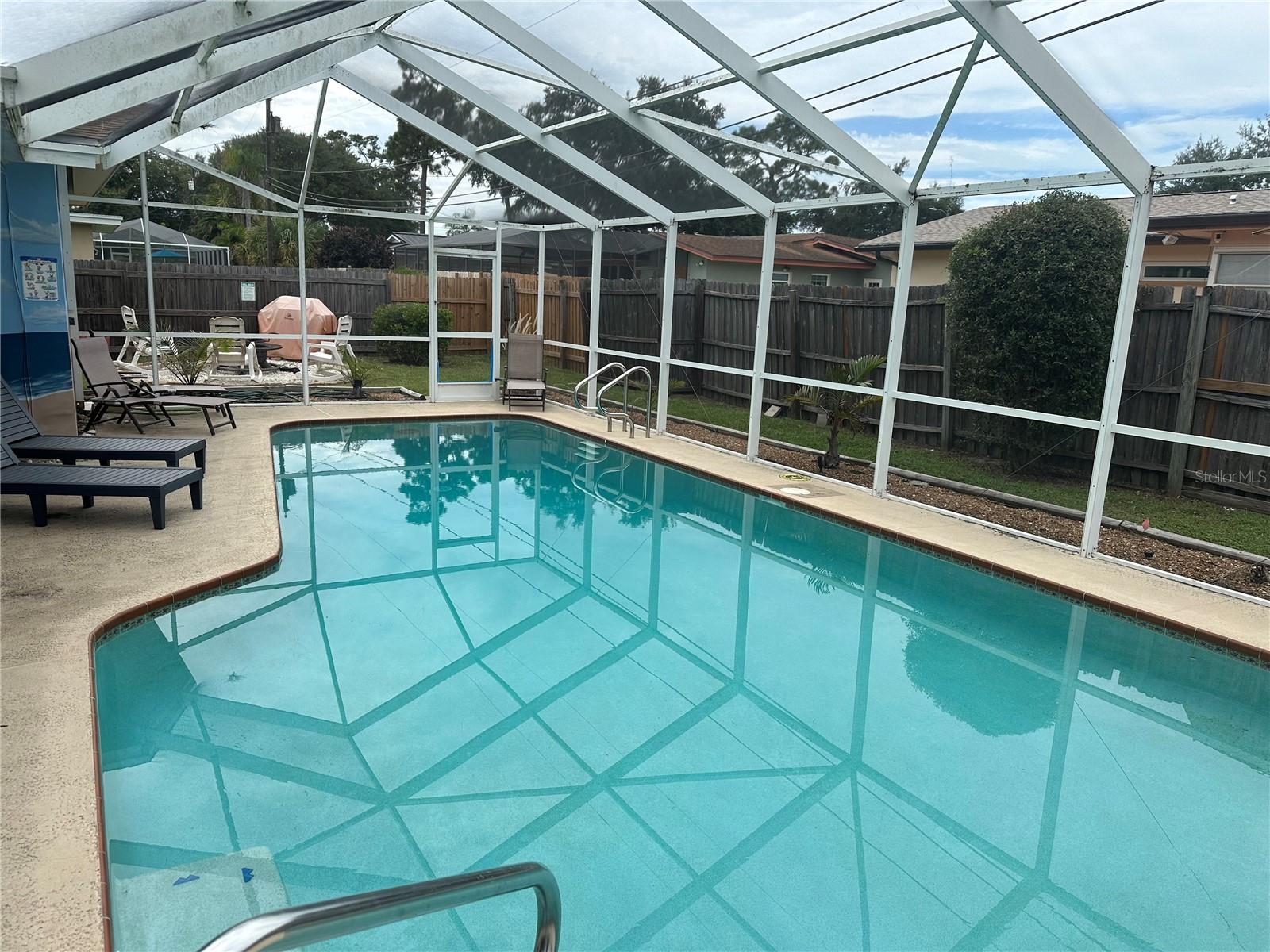 Image 16 of 25 For 1576 Rosery Road Ne