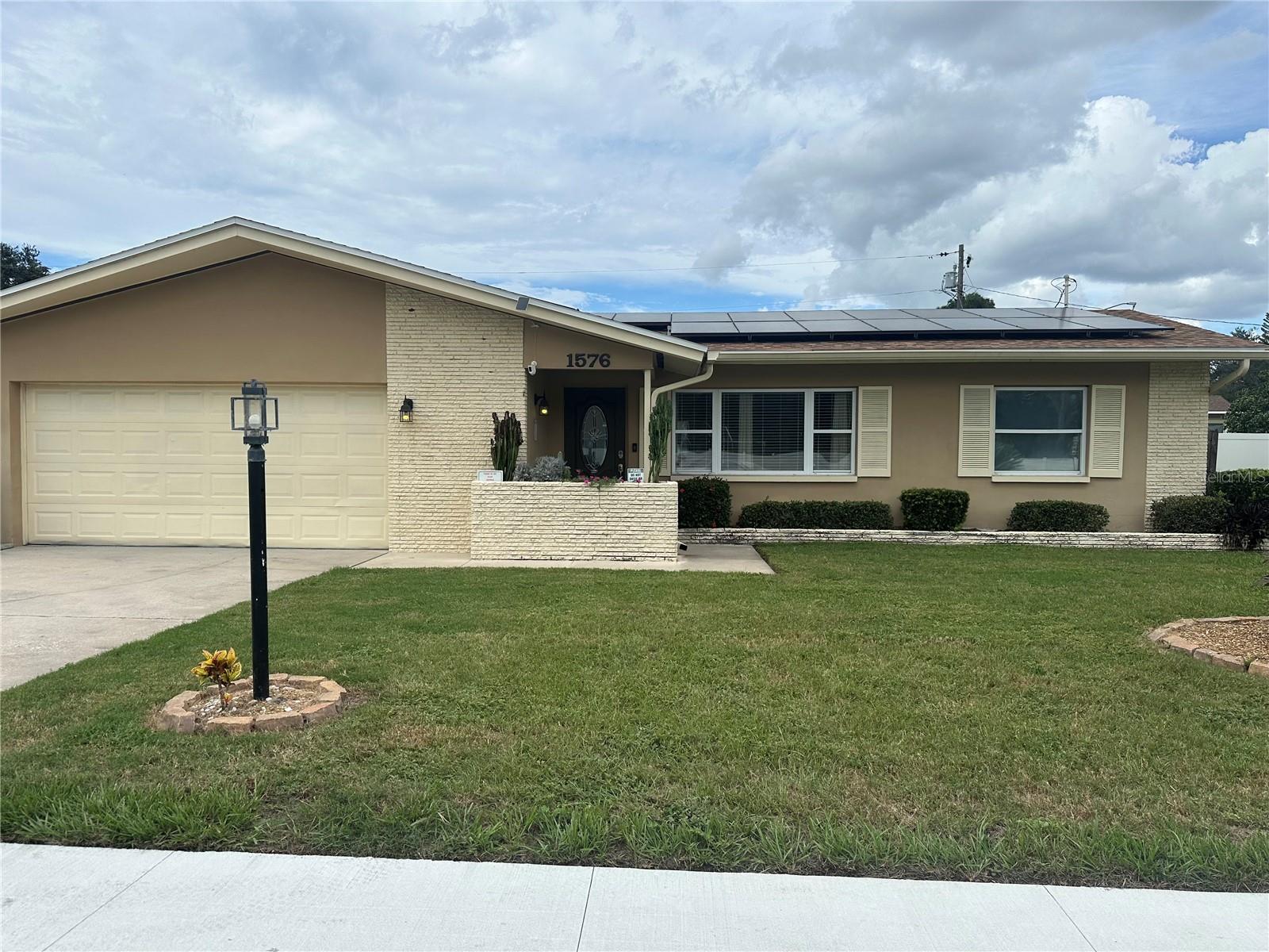 Image 2 of 25 For 1576 Rosery Road Ne