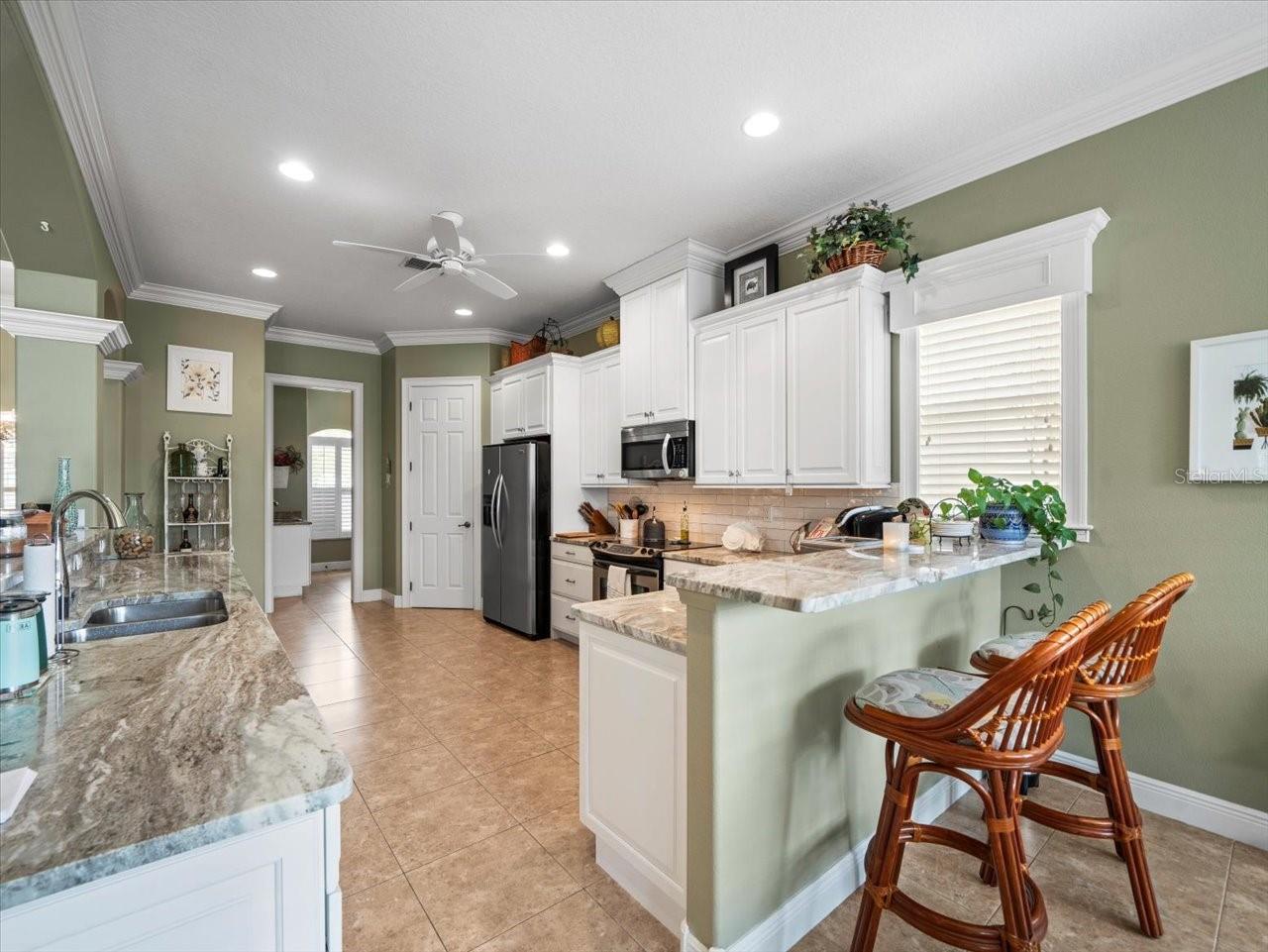 Listing photo id 12 for 8480 Athens Court