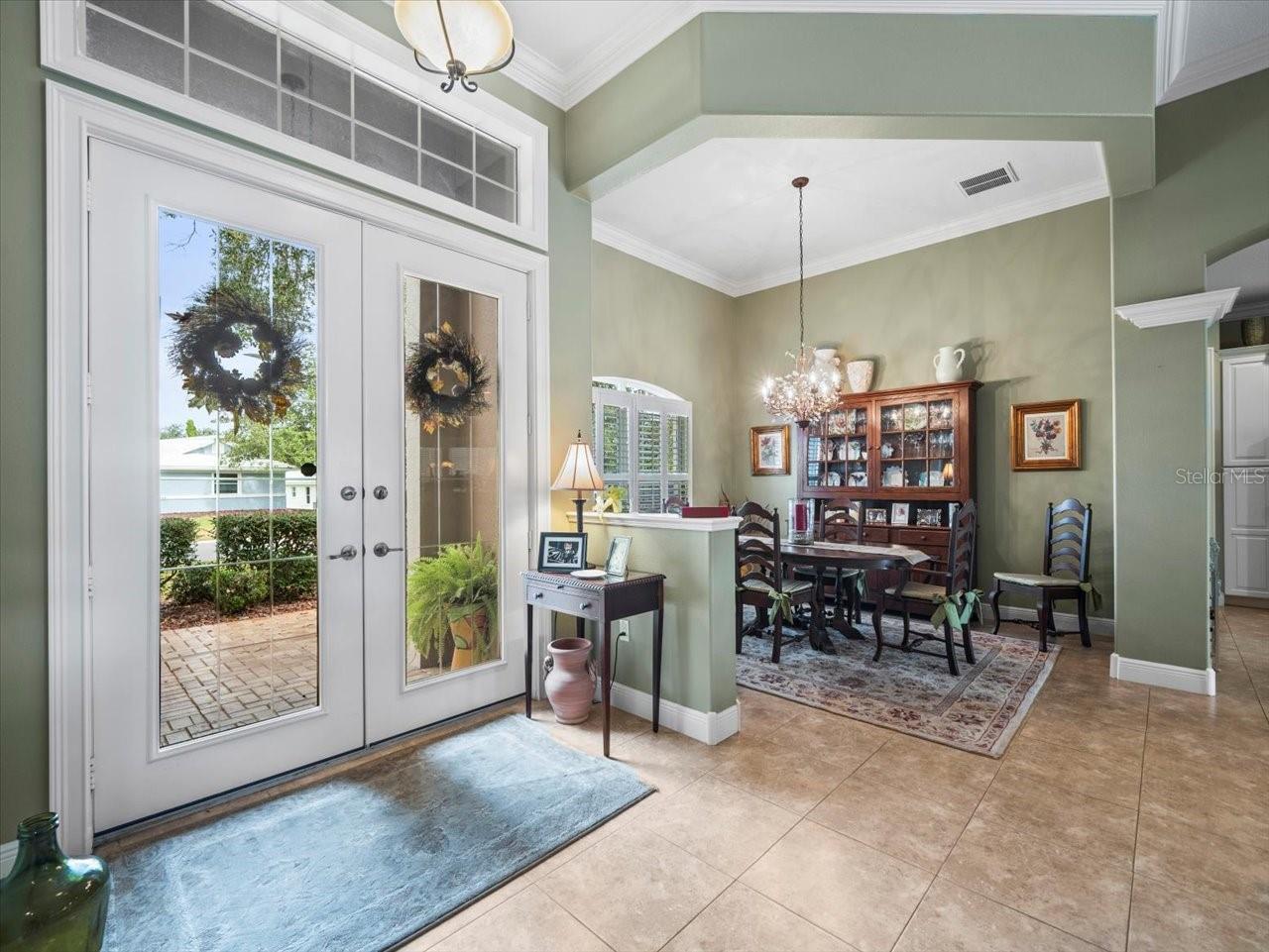 Listing photo id 2 for 8480 Athens Court