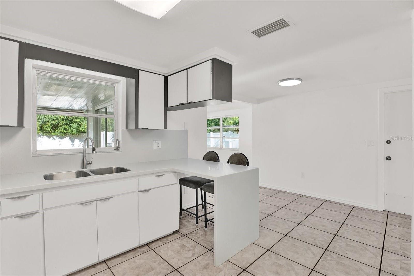 Image 4 of 26 For 6701 Parkside Drive