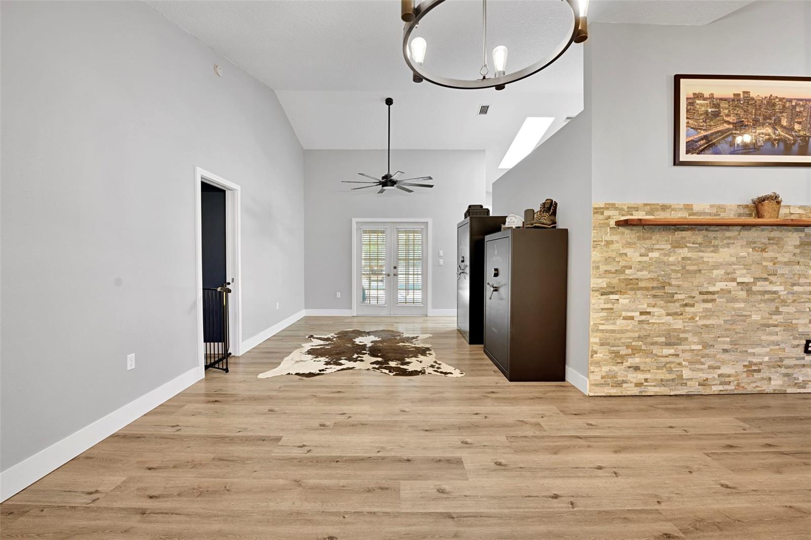 Image 10 of 80 For 18720 Oak Way Drive