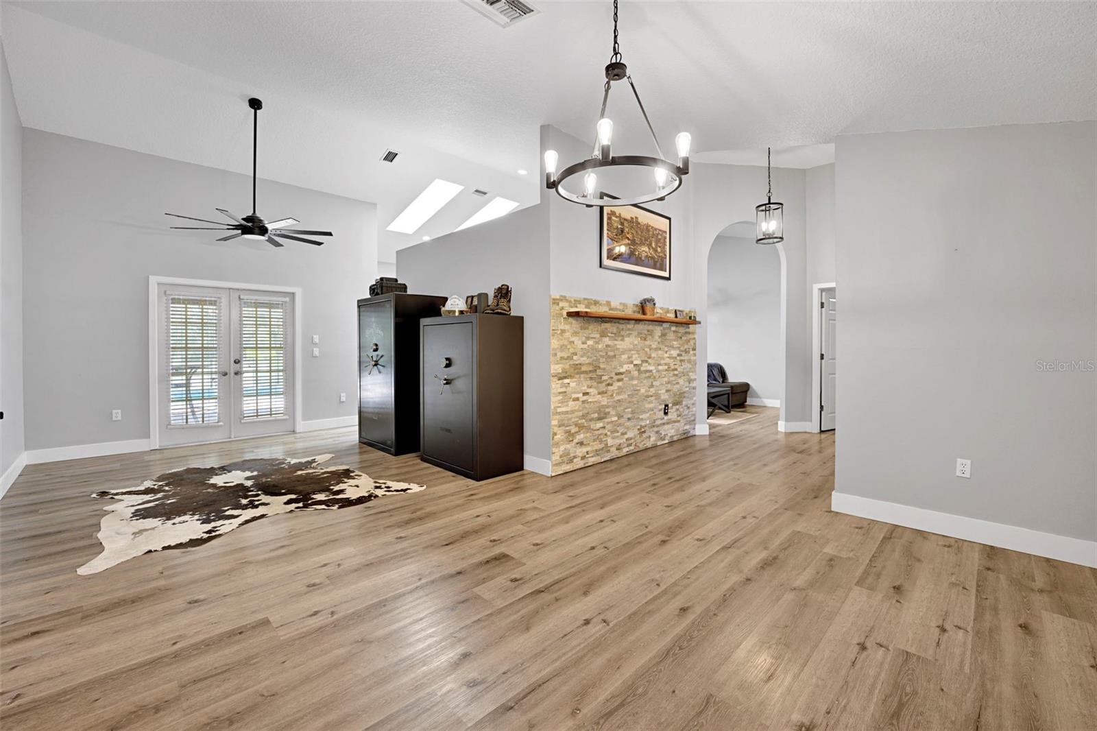 Image 11 of 80 For 18720 Oak Way Drive