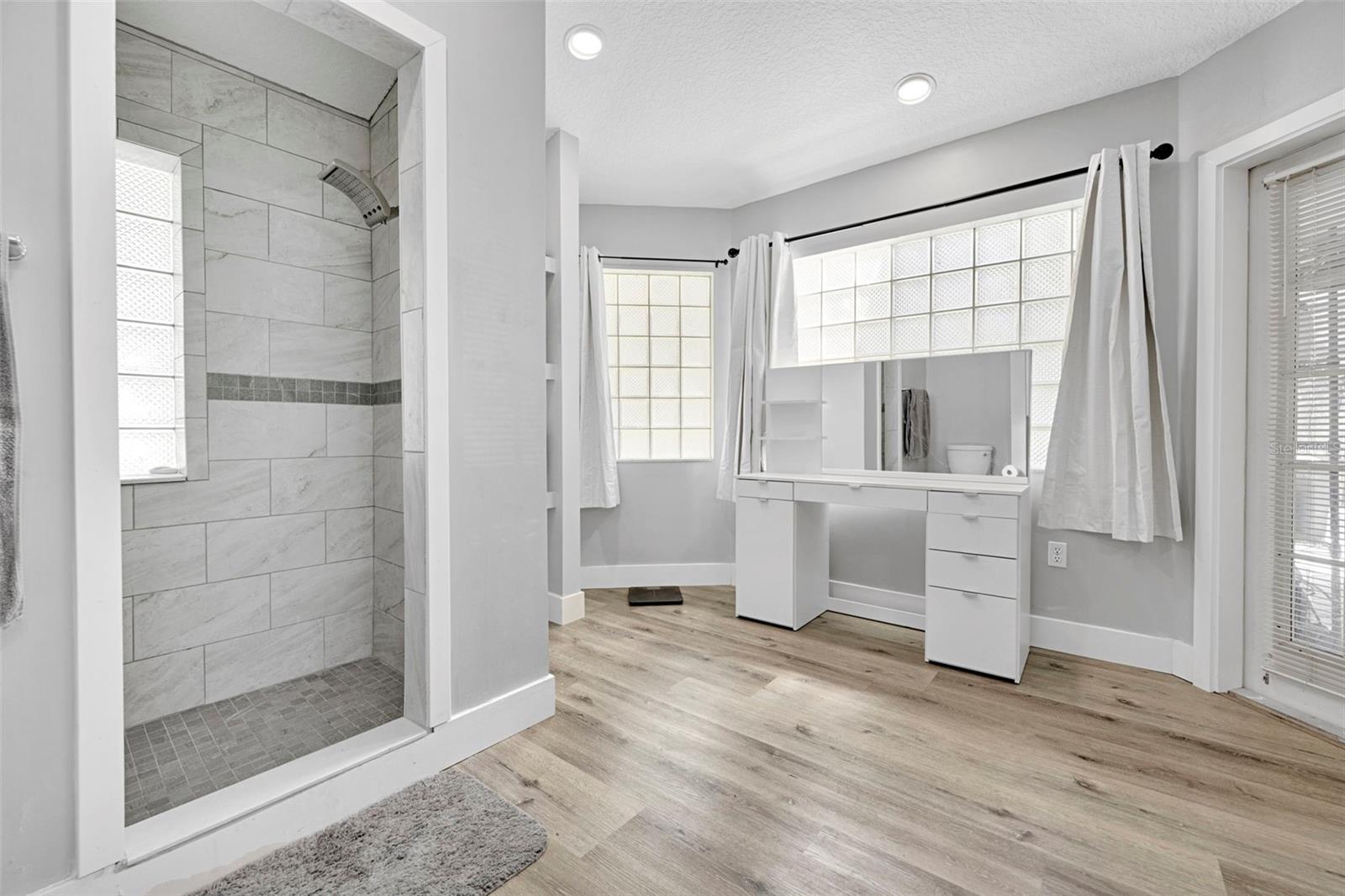 Image 34 of 80 For 18720 Oak Way Drive