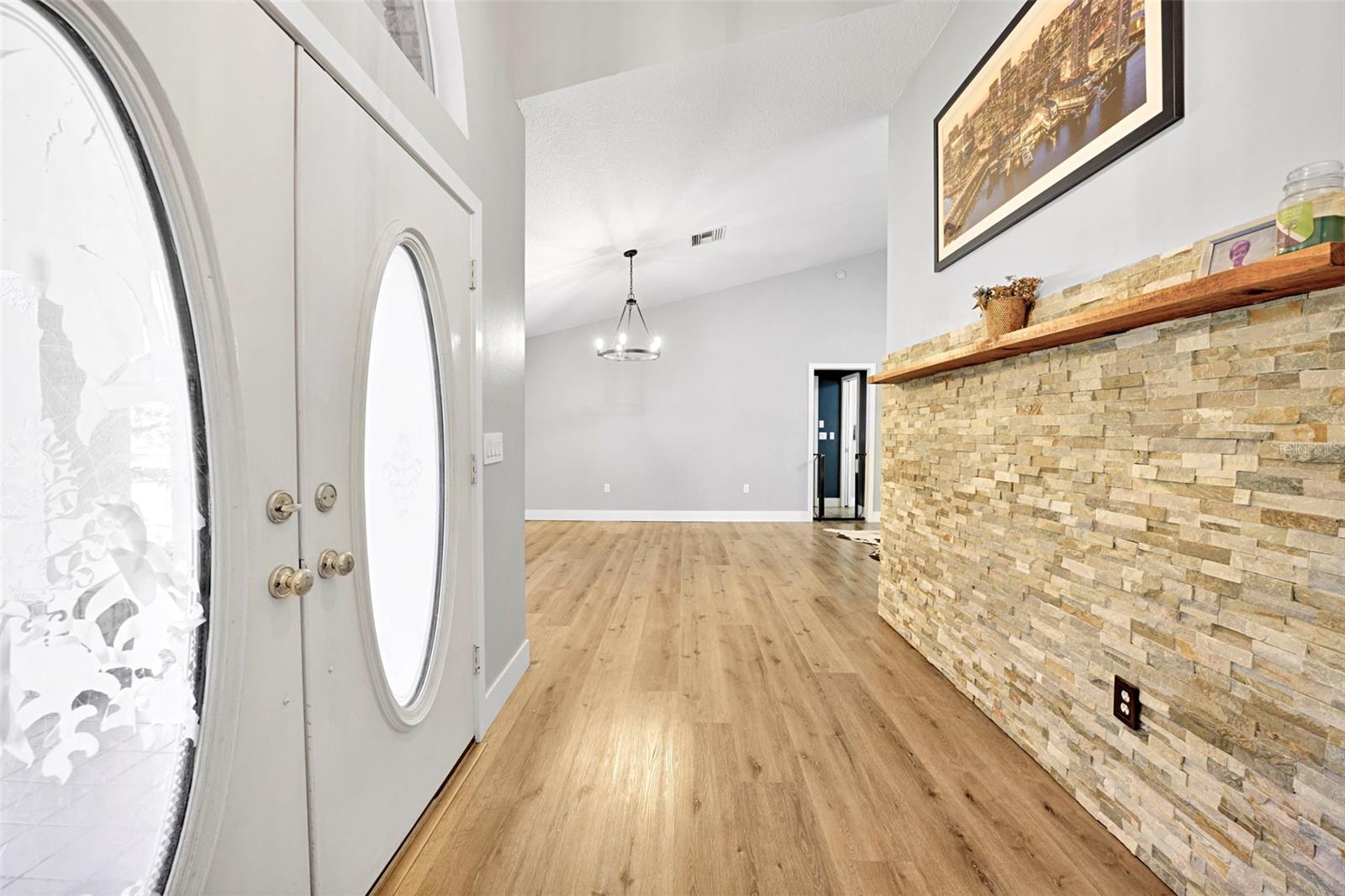Image 6 of 80 For 18720 Oak Way Drive