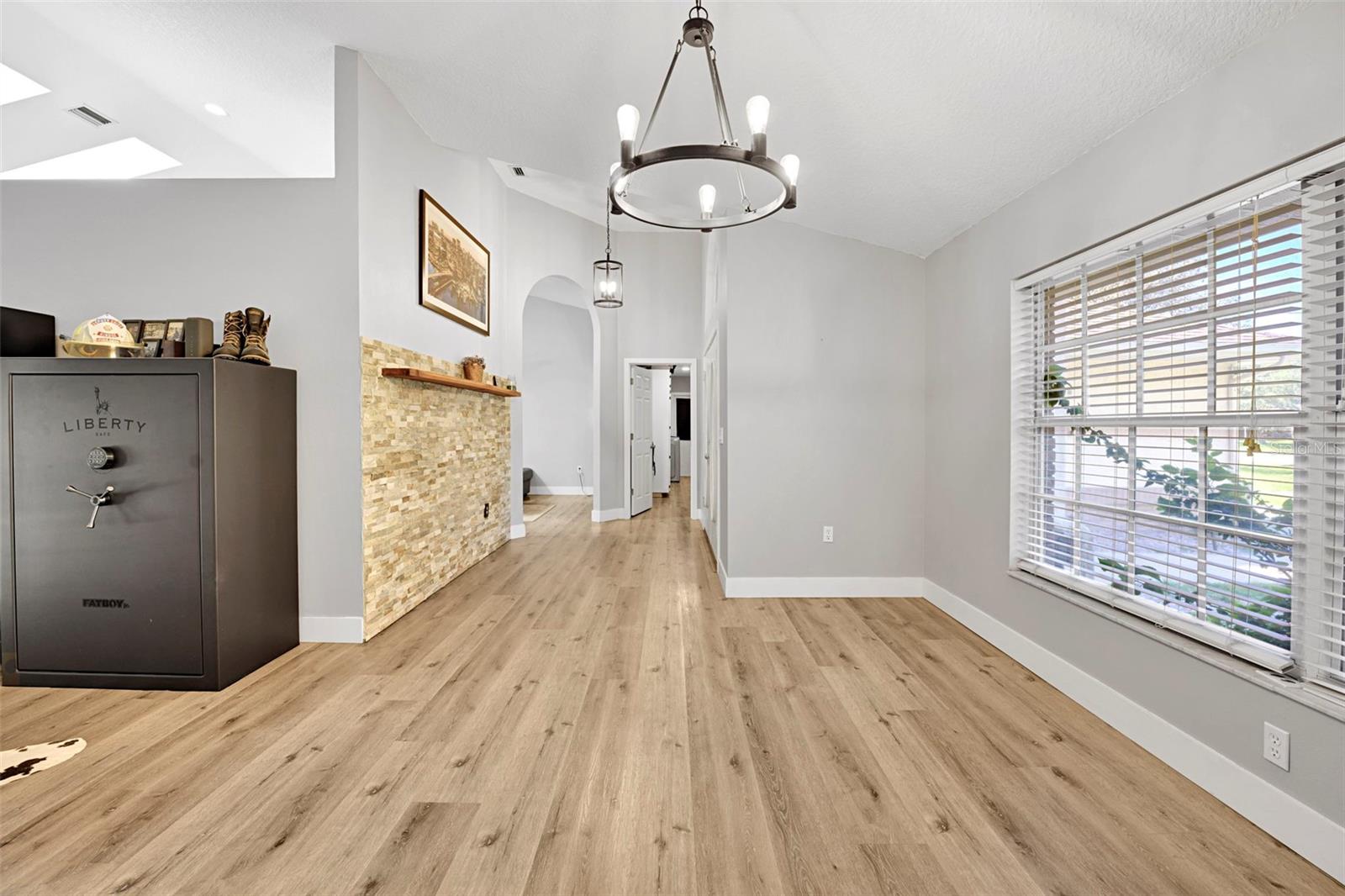 Image 9 of 80 For 18720 Oak Way Drive