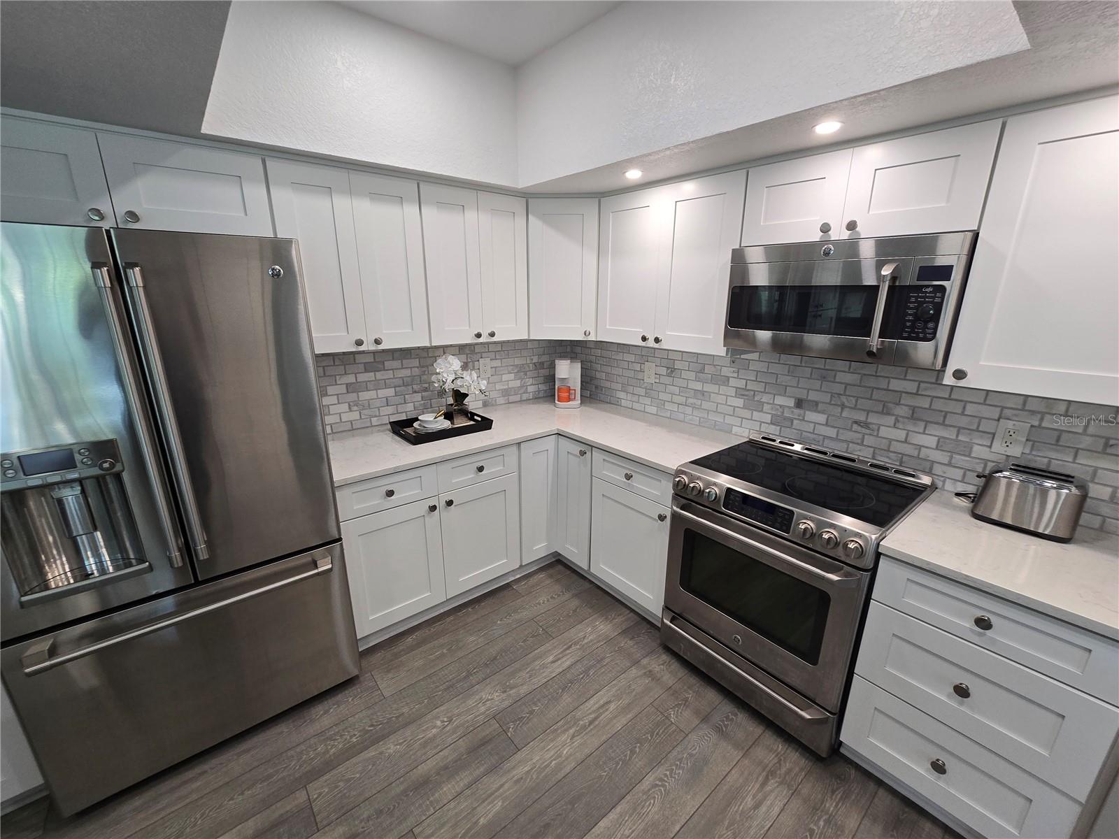 Image 14 of 51 For 9201 Captiva Circle Circle