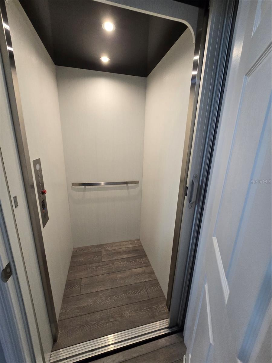 Image 20 of 51 For 9201 Captiva Circle Circle