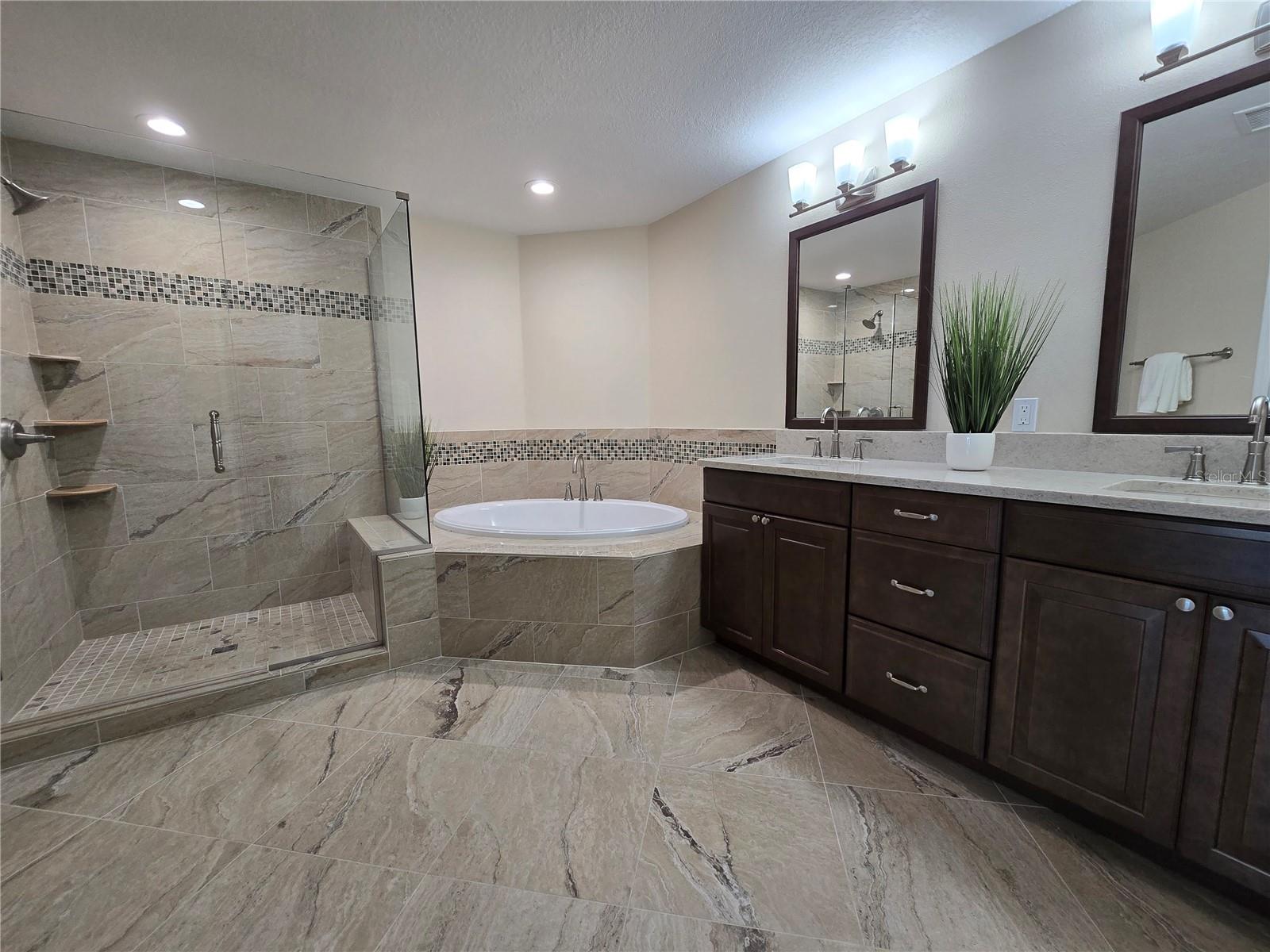 Image 28 of 51 For 9201 Captiva Circle Circle