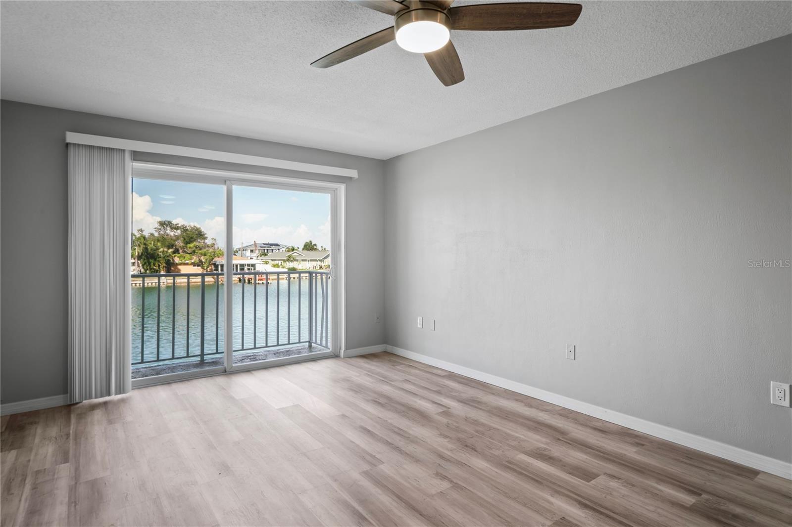 Image 12 of 51 For 11655 3rd Street E 12
