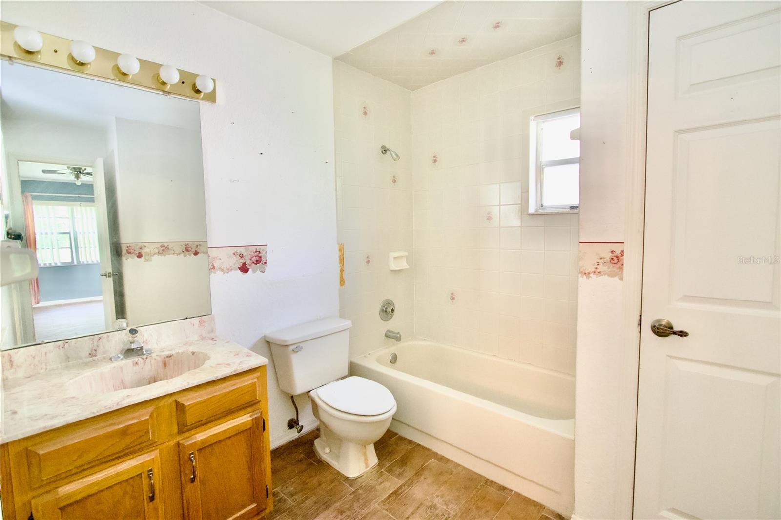 Image 6 of 13 For 3820 River Oaks Court 3820