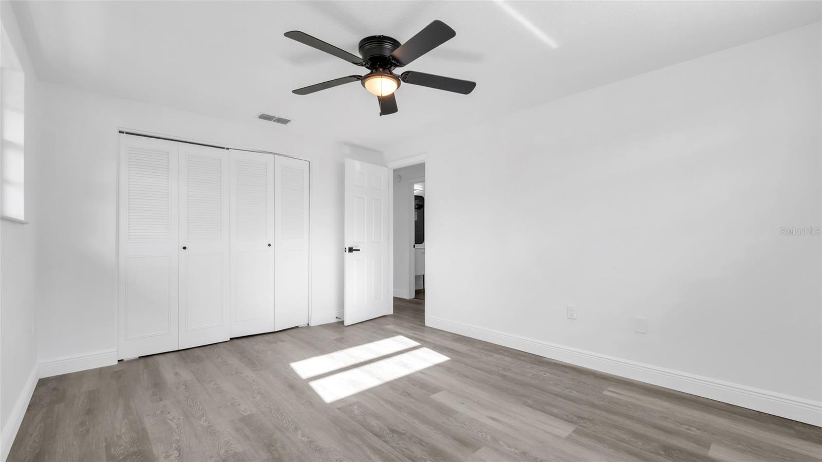 Image 18 of 47 For 7925 Foxwood Drive
