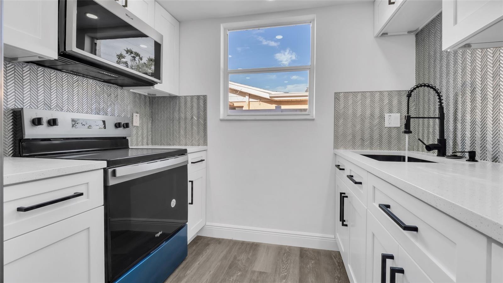 Image 21 of 47 For 7925 Foxwood Drive