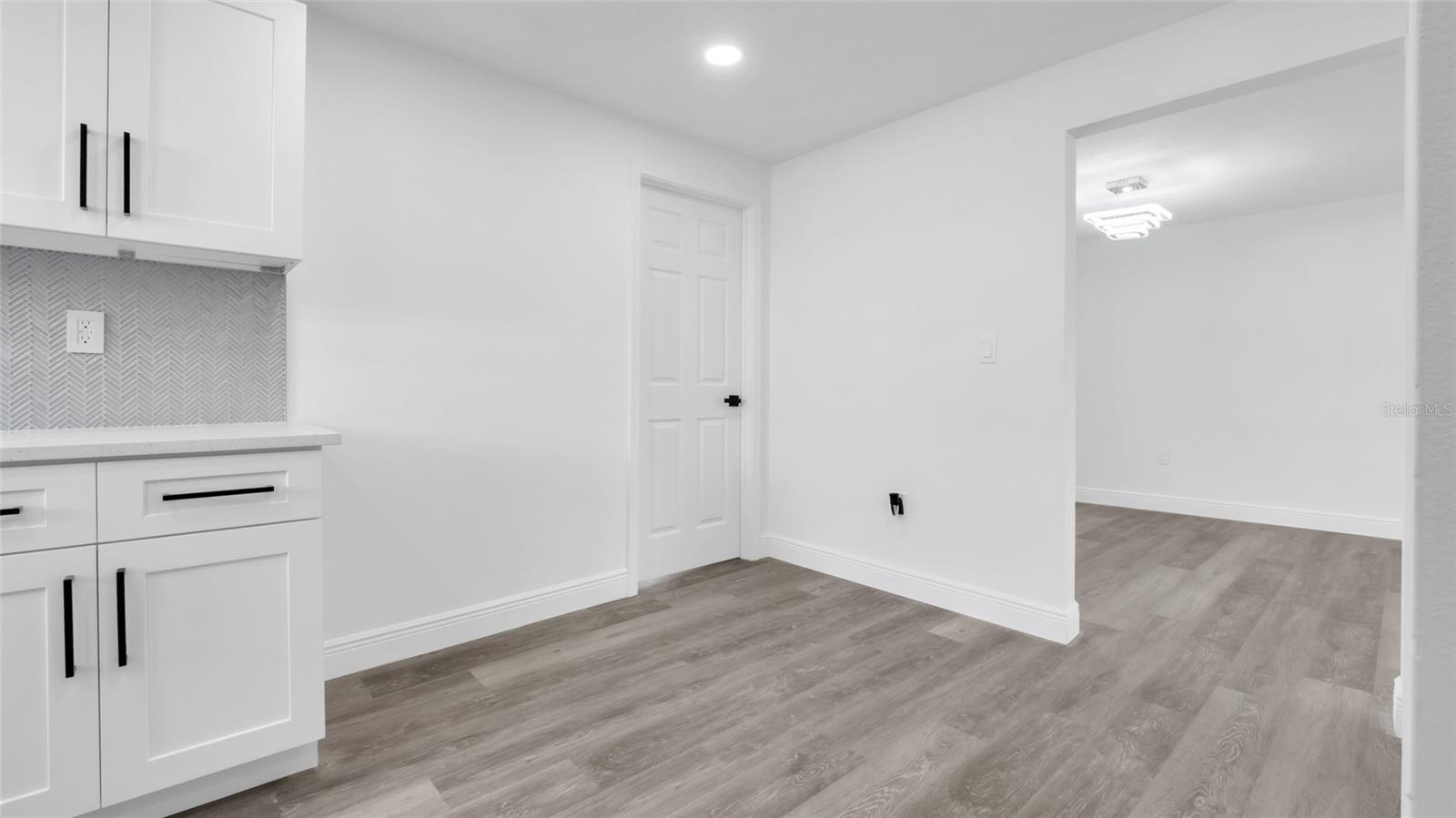 Image 25 of 47 For 7925 Foxwood Drive