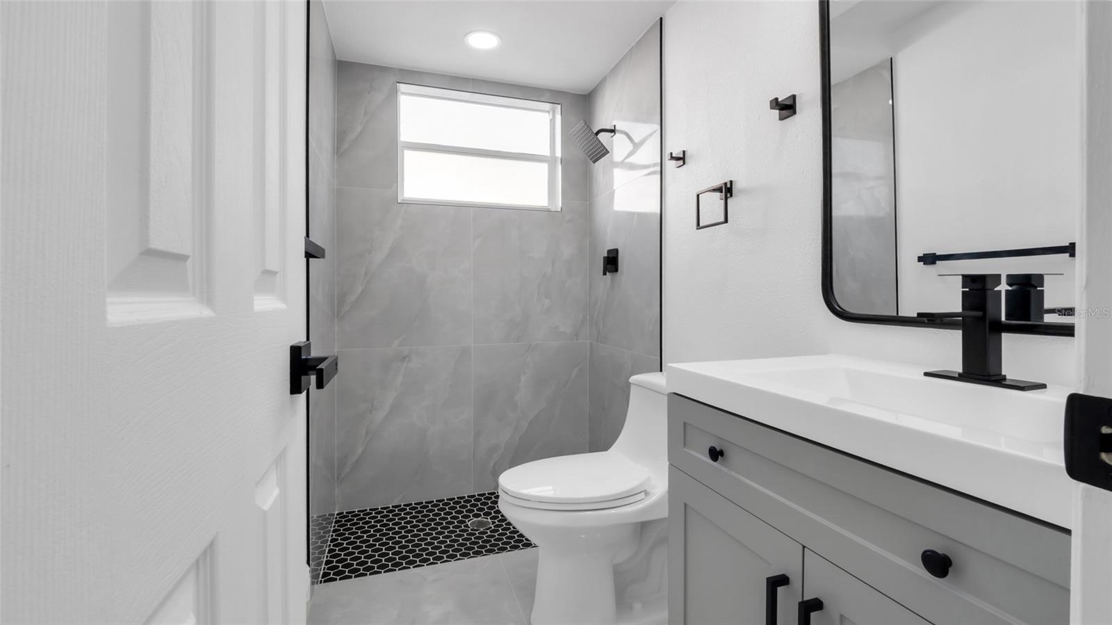 Image 31 of 47 For 7925 Foxwood Drive
