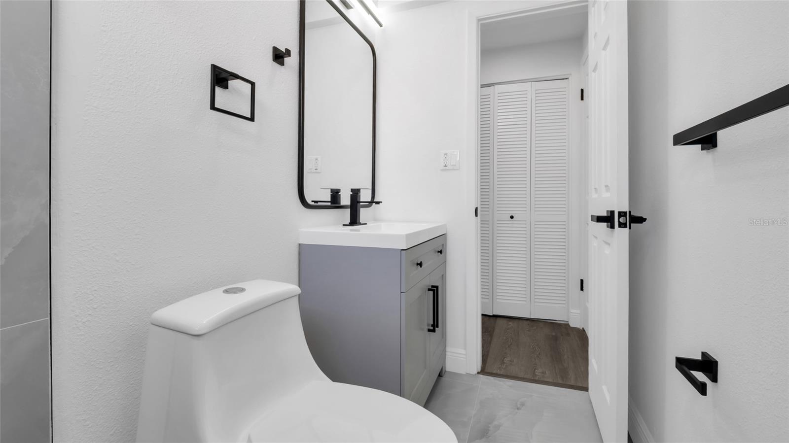 Image 33 of 47 For 7925 Foxwood Drive