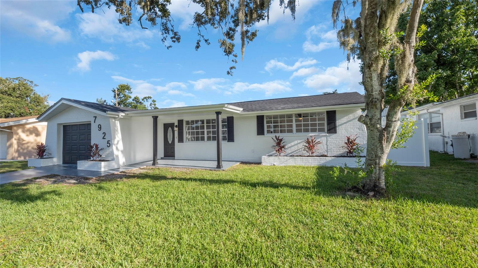 Image 4 of 47 For 7925 Foxwood Drive