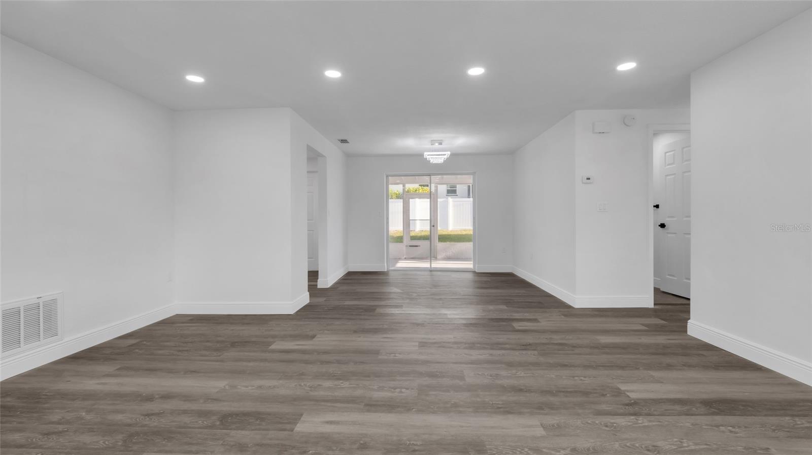 Image 7 of 47 For 7925 Foxwood Drive