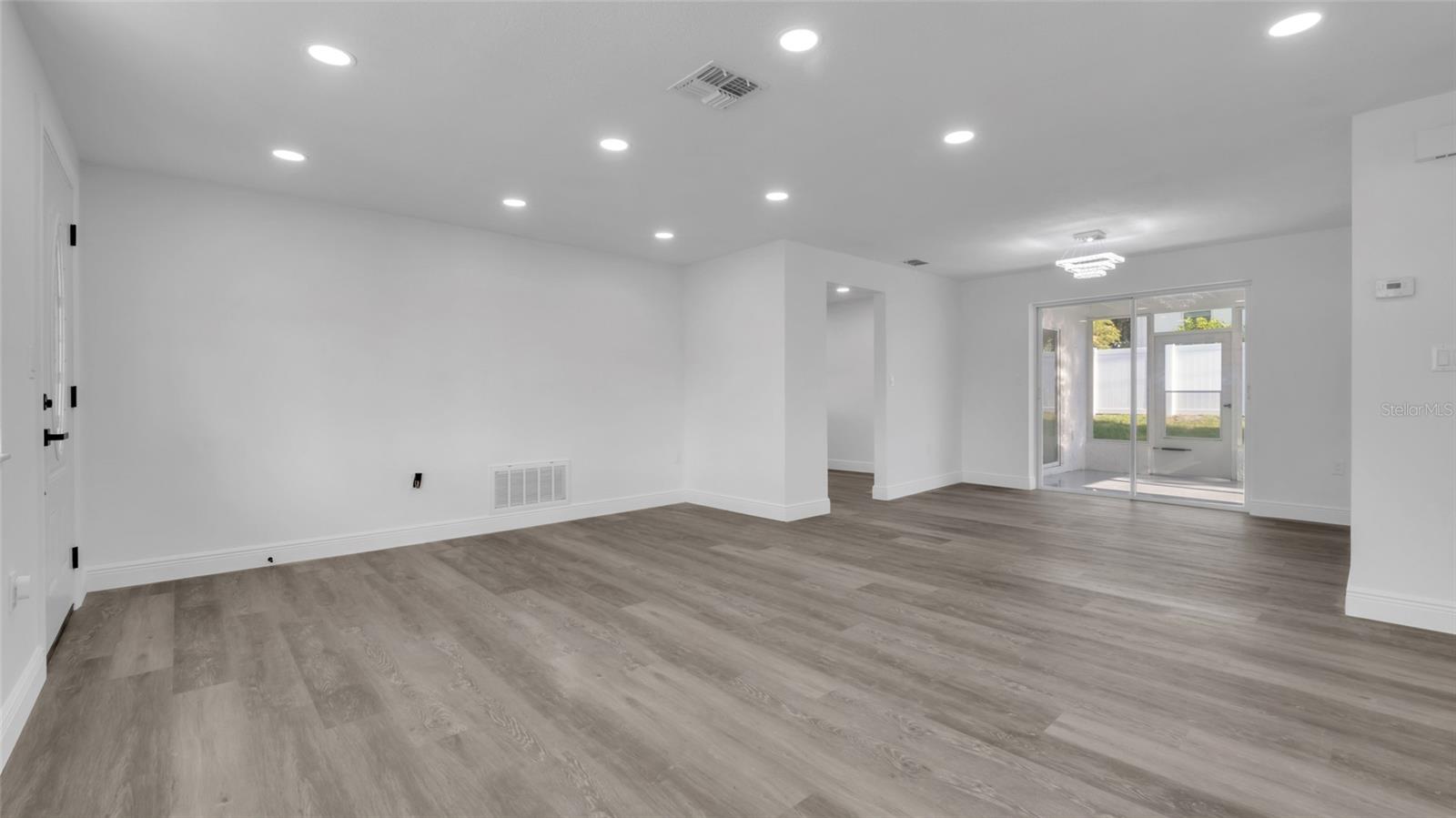 Image 8 of 47 For 7925 Foxwood Drive