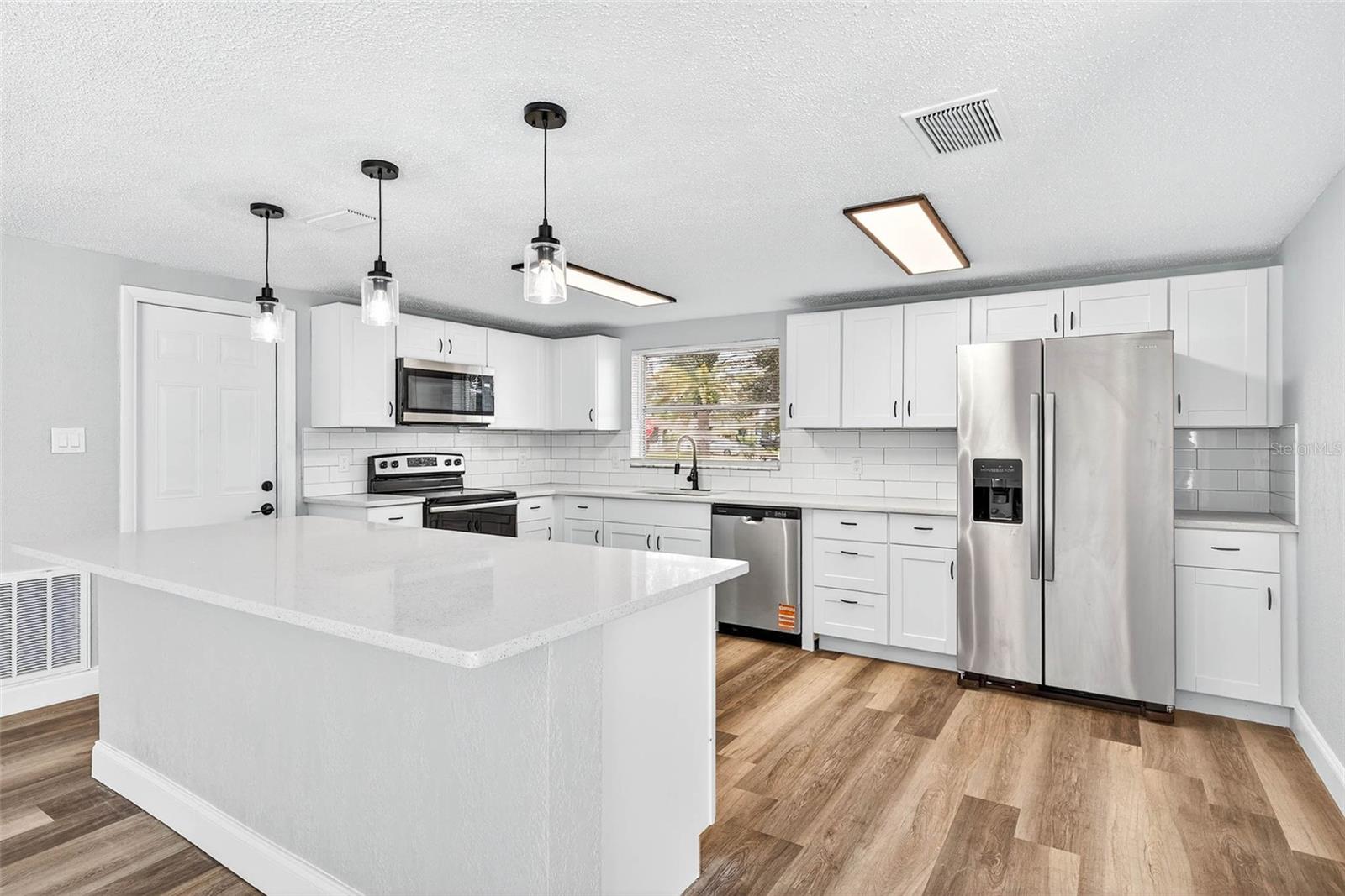 Image 10 of 30 For 9633 Lakeside Lane