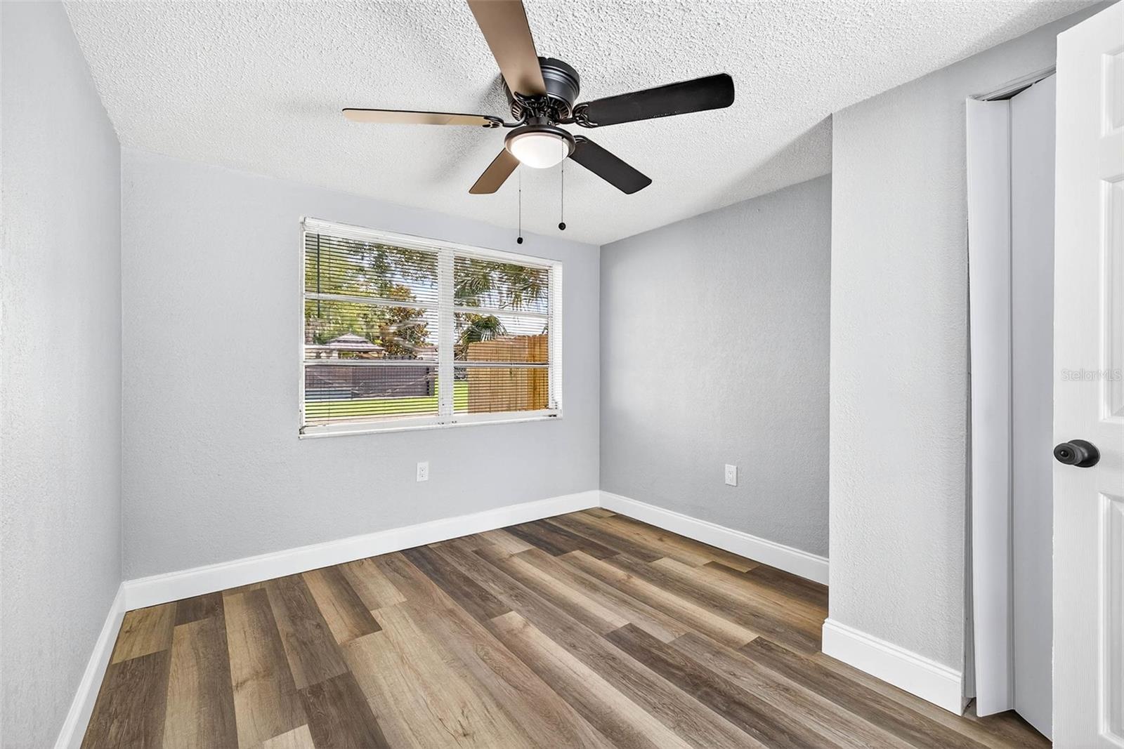Image 13 of 30 For 9633 Lakeside Lane