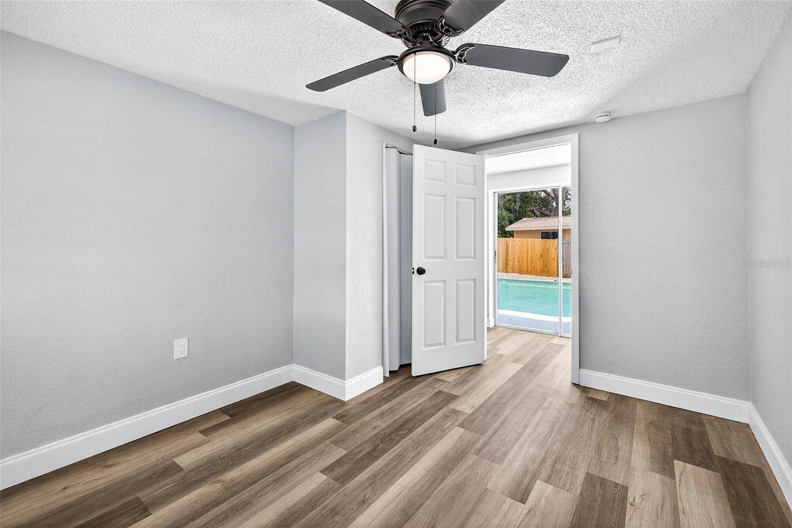 Image 14 of 30 For 9633 Lakeside Lane