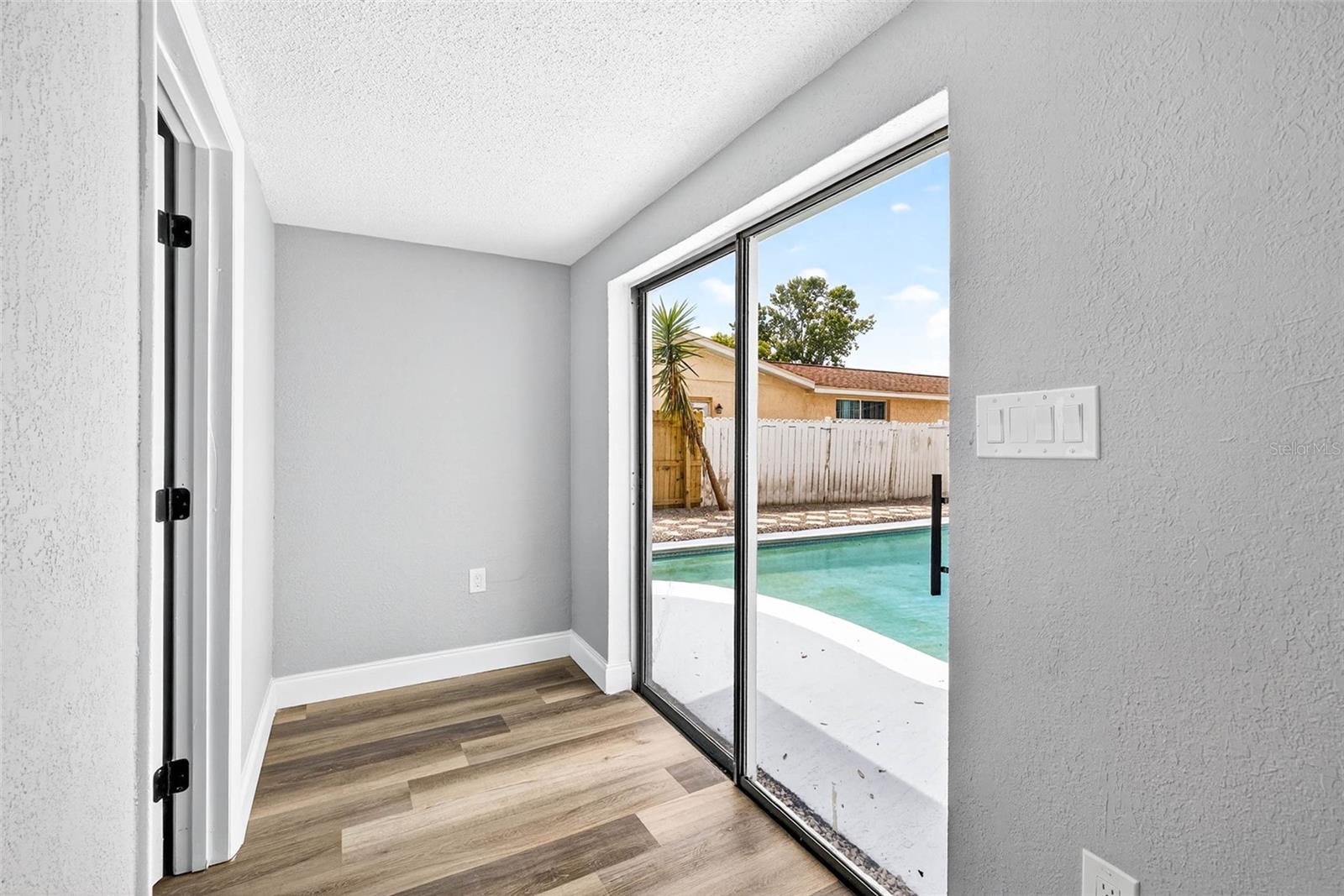 Image 15 of 30 For 9633 Lakeside Lane