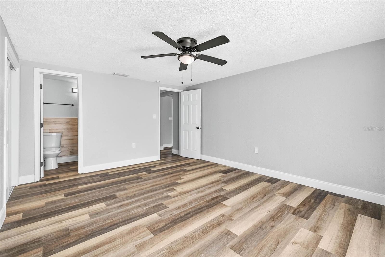 Image 23 of 30 For 9633 Lakeside Lane