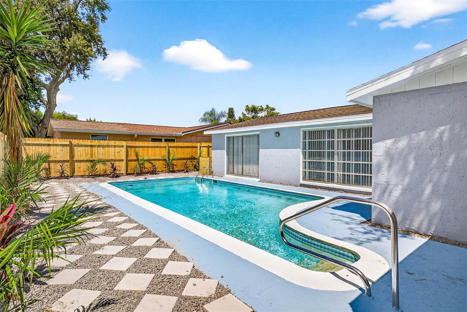 Listing photo id 30 for 9633 Lakeside Lane