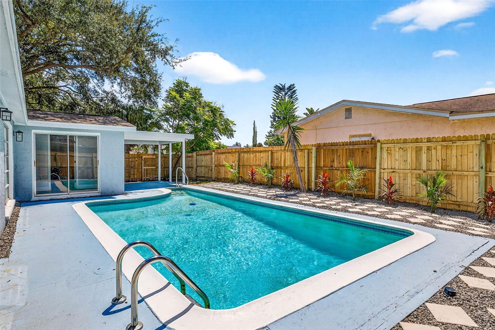 Listing photo id 31 for 9633 Lakeside Lane