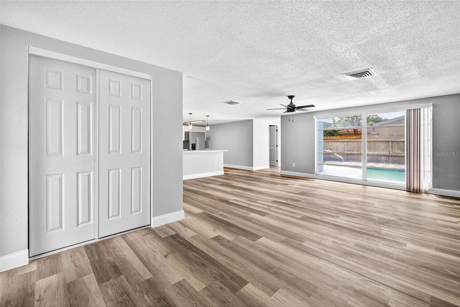 Image 4 of 30 For 9633 Lakeside Lane