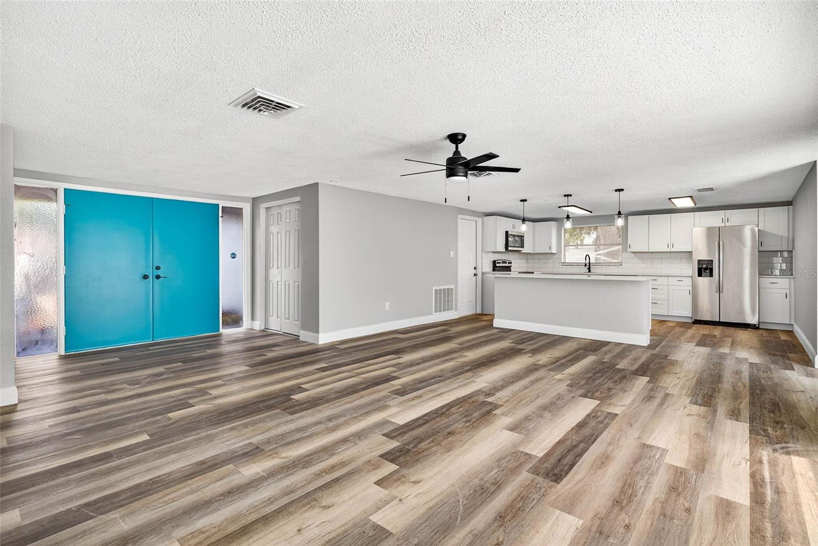 Image 7 of 30 For 9633 Lakeside Lane