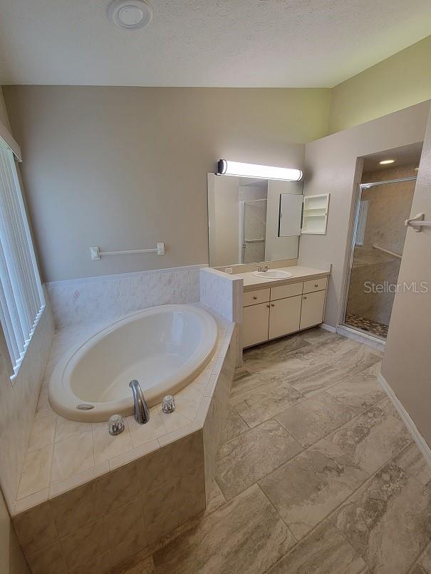 Image 17 of 28 For 13366 Wrenwood Circle