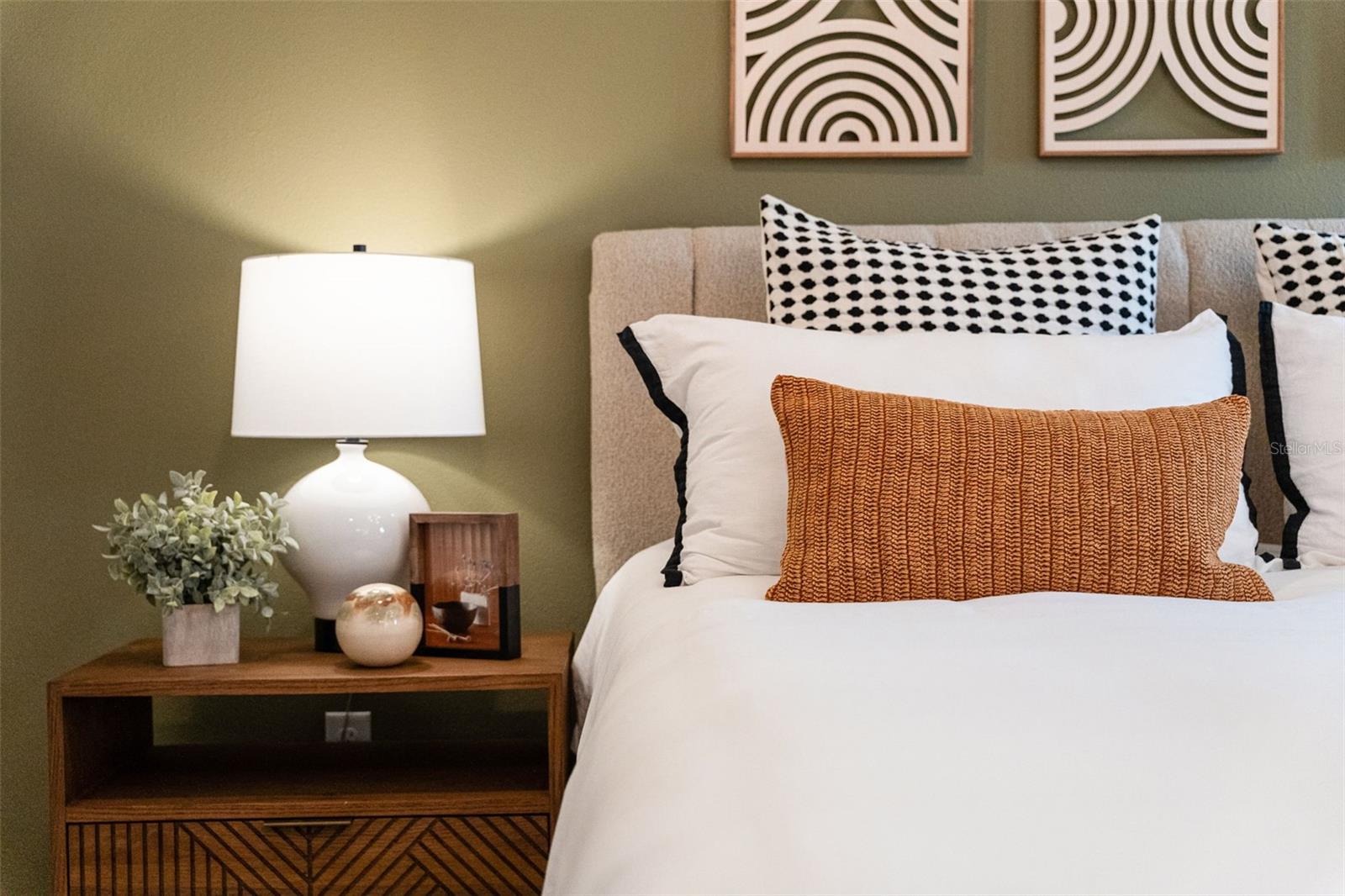 Image 71 of 77 For 698 Florida Elm Court