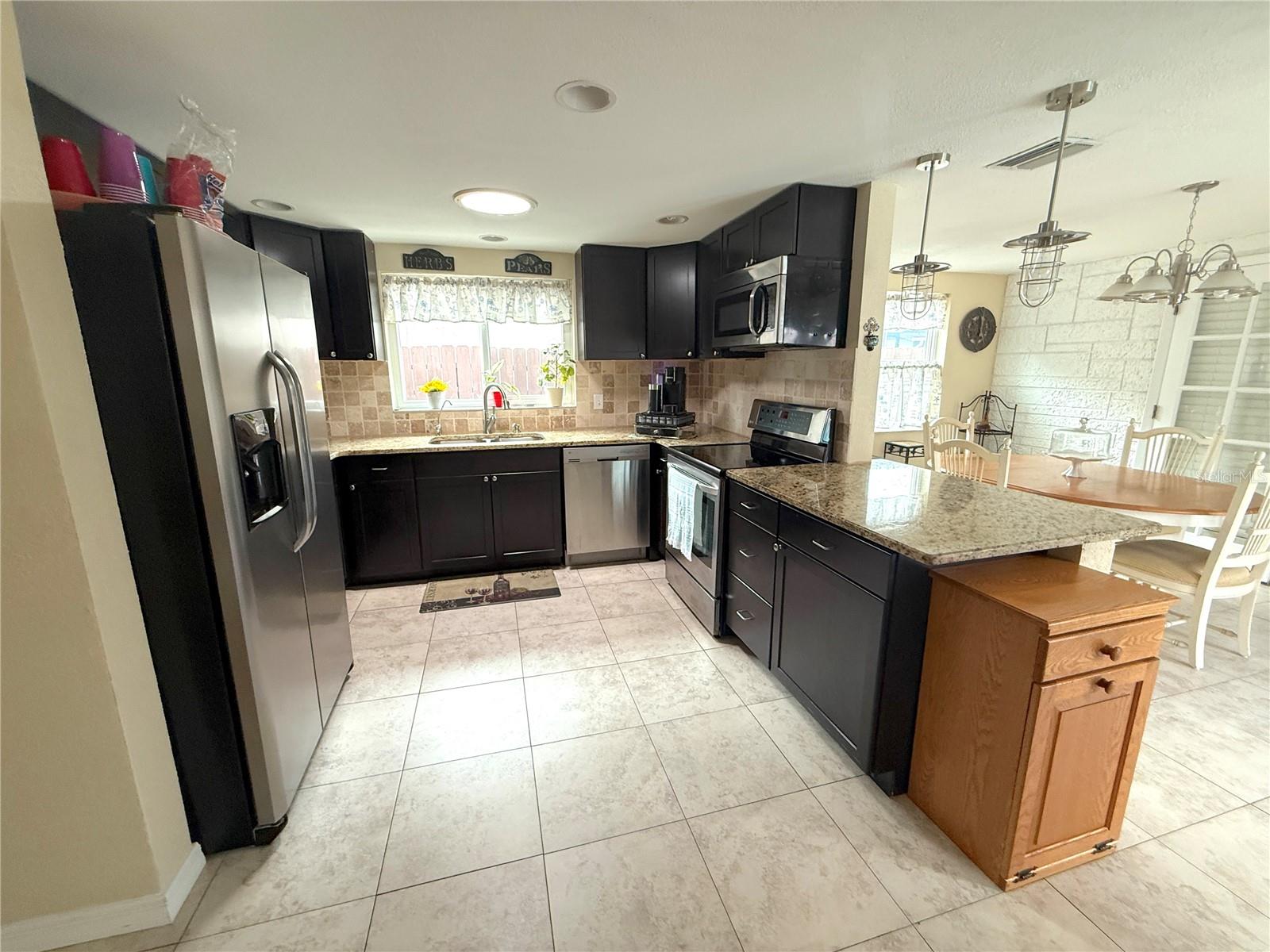 Listing photo id 9 for 9105 Chantilly Lane