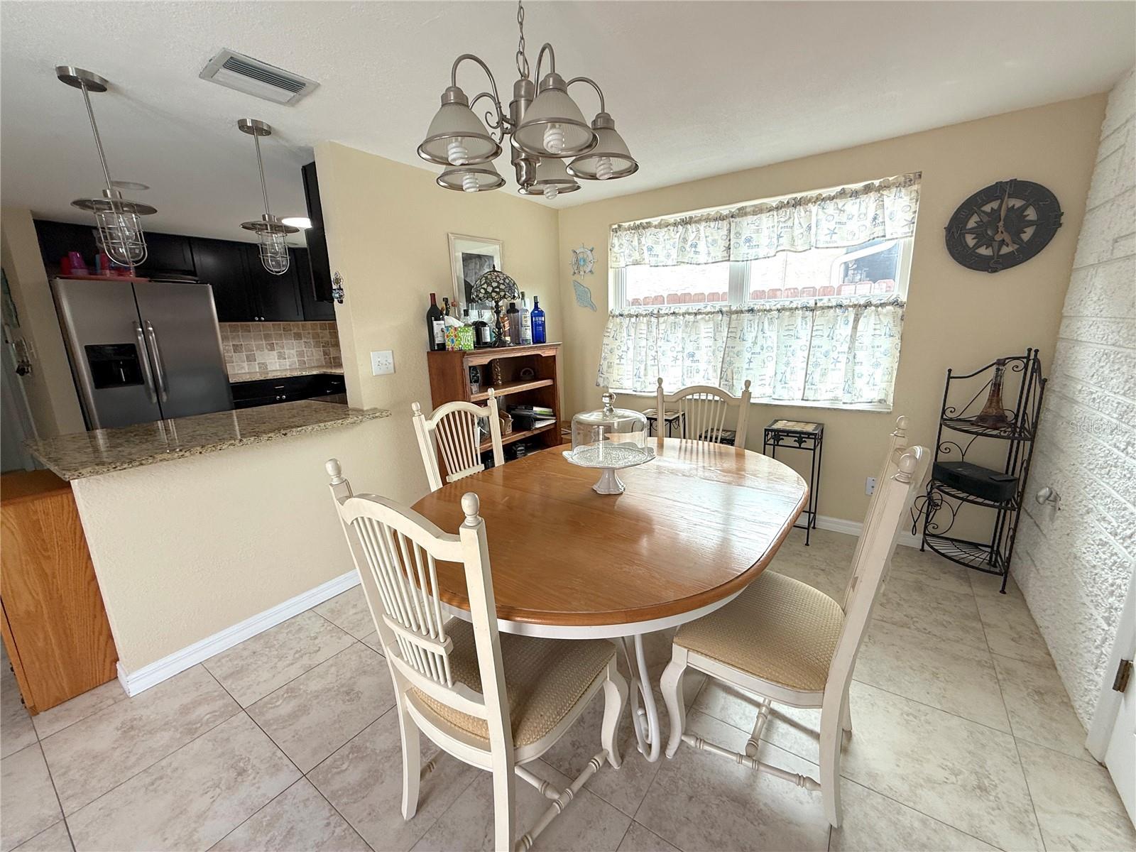 Listing photo id 10 for 9105 Chantilly Lane