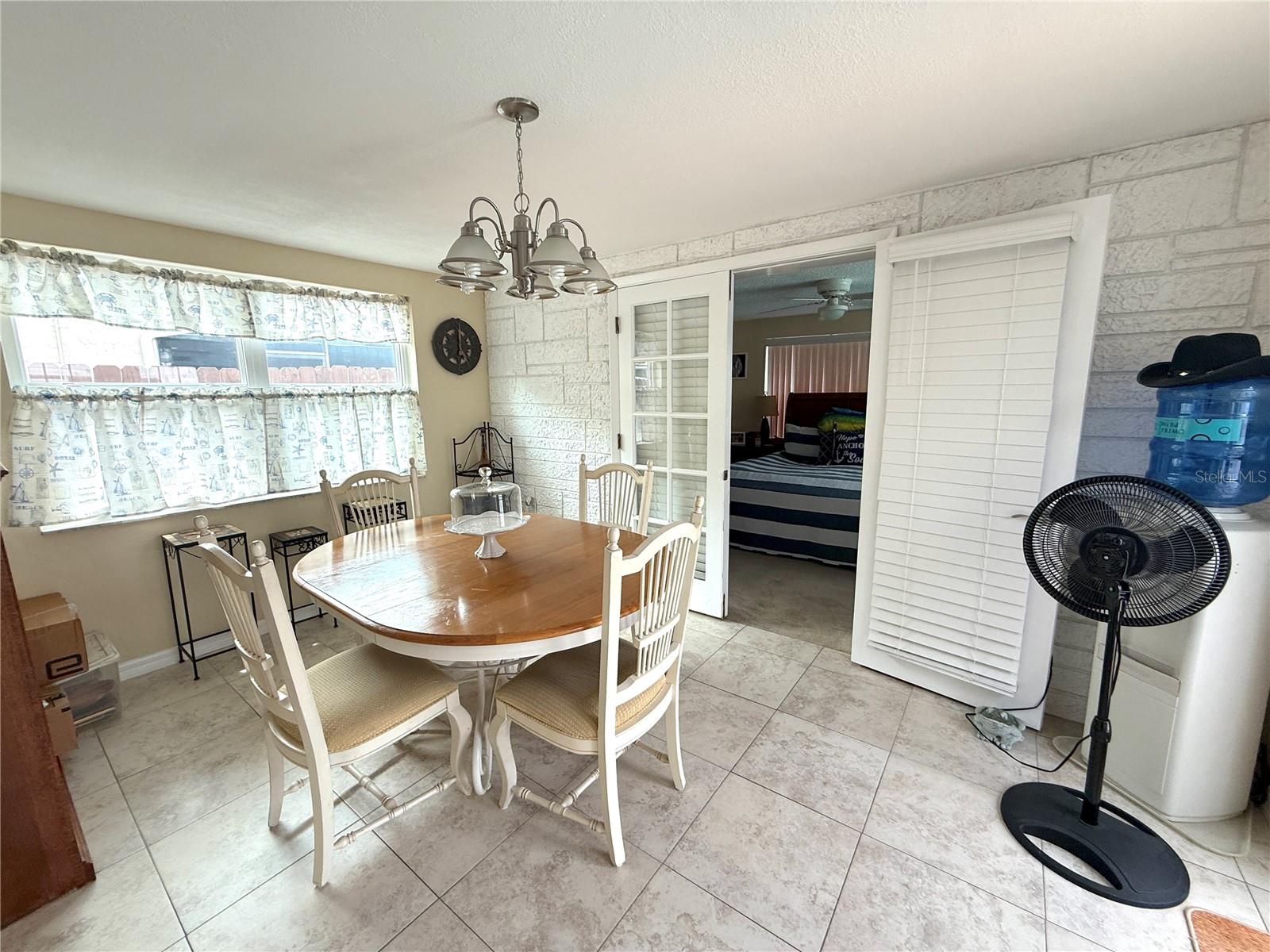 Listing photo id 11 for 9105 Chantilly Lane