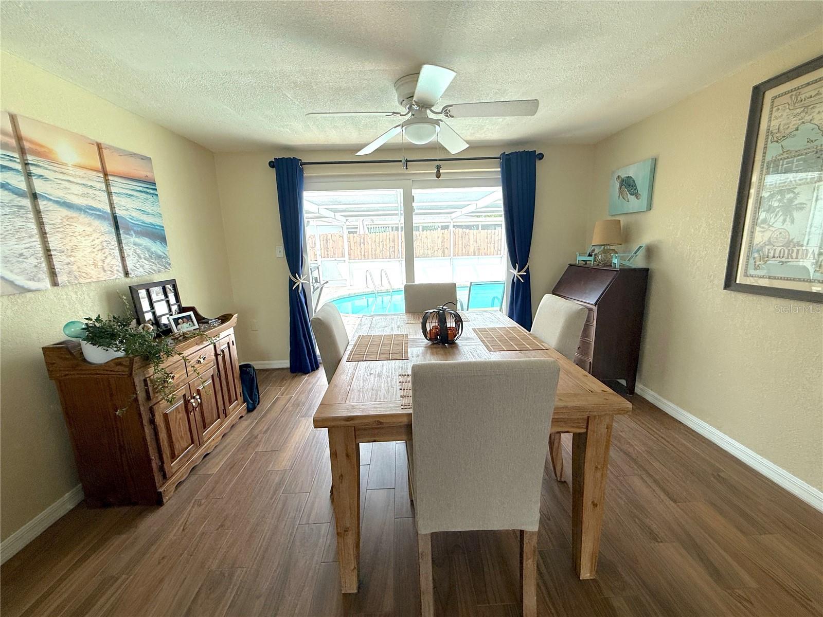 Listing photo id 13 for 9105 Chantilly Lane